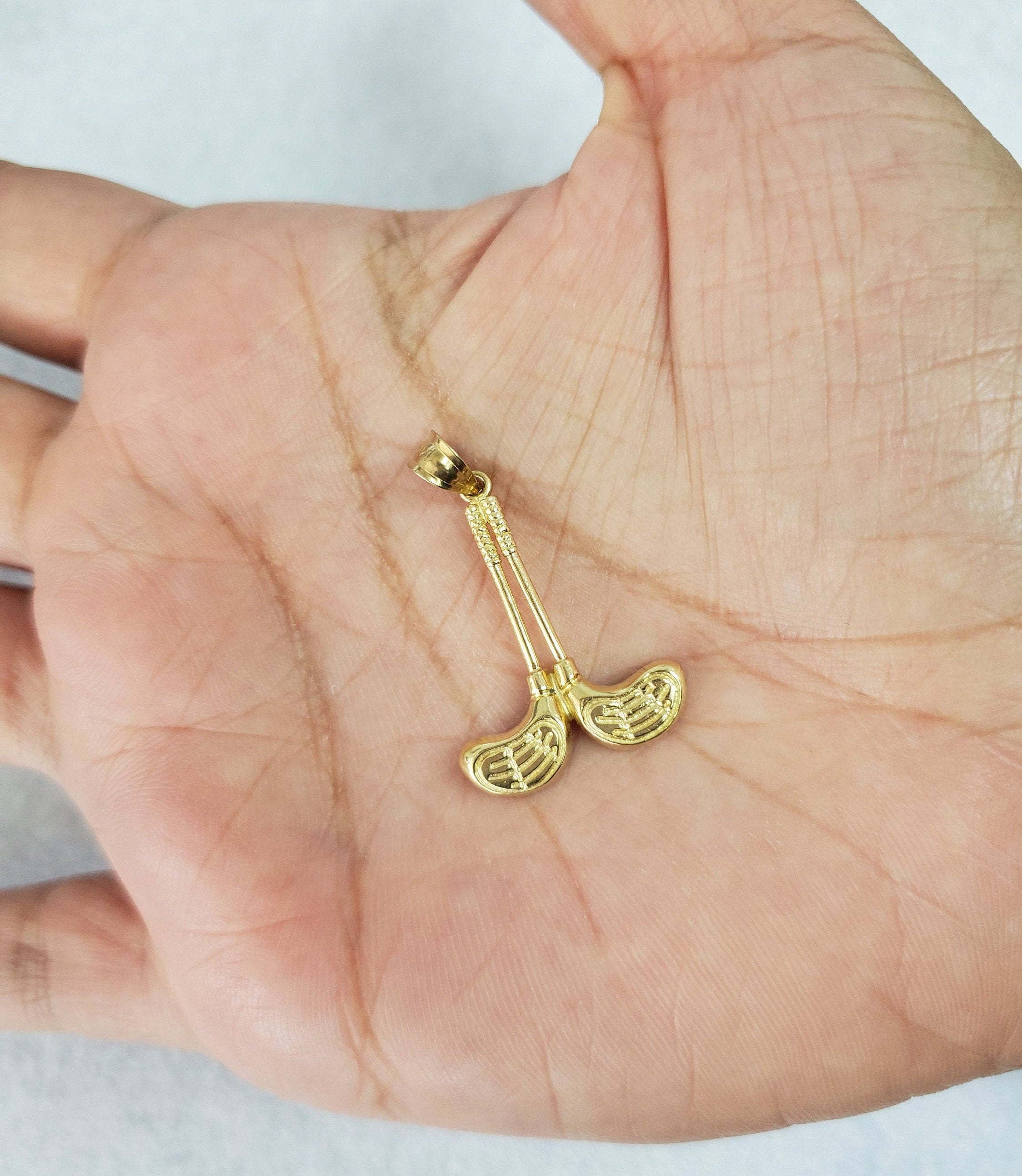 Two Golf Clubs Charm Pendant - Elegant Jewelry for Golf Lovers | Perfect Gift for Golfers, Necklace for Sports Enthusiasts | Ideal for Golf Tournaments, Father's Day, and Casual Wear