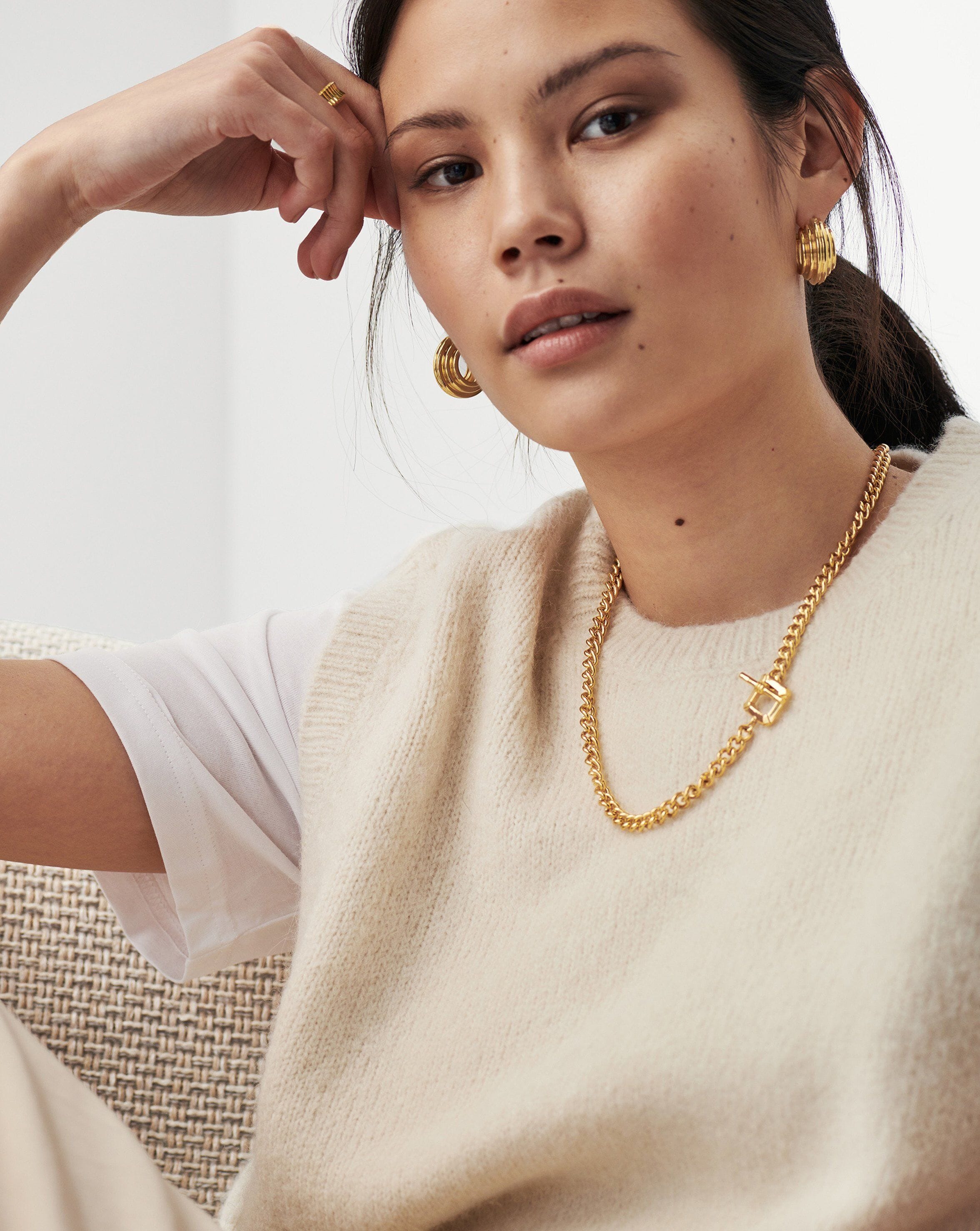 Lucy Williams T Bar Chain Necklace - 18k Gold Plated Elegant Layering Jewelry for Women | Perfect for Everyday Wear, Date Nights & Special Occasions