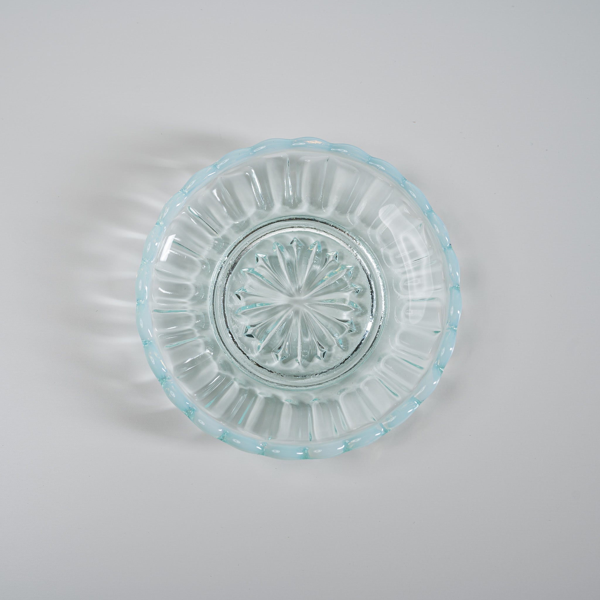 Hirota Glass Snow Flower Glass Plate - 9.5 cm Japanese Handcrafted Dish for Dessert, Sushi & Home Decor | Elegant Serving Platter for Parties, Tea Ceremonies & Gift Giving