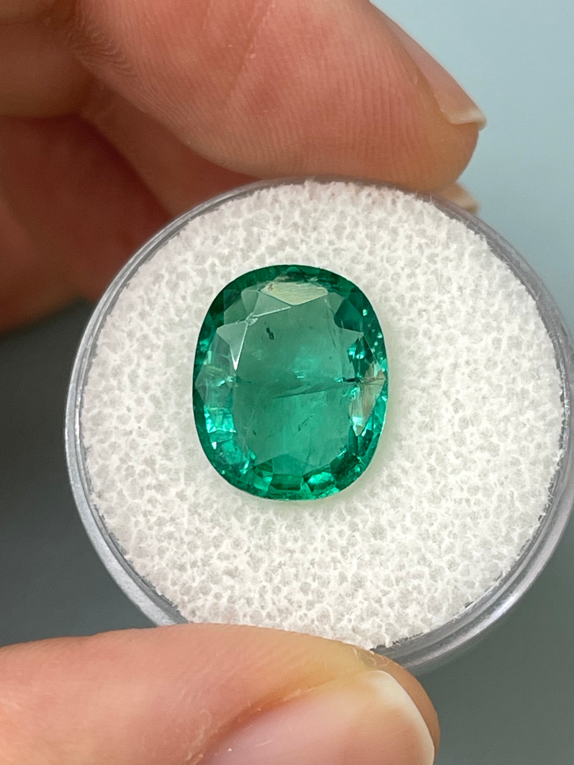 5.09 Carat 13x11mm Natural Zambian Emerald - Bubbly Hybrid Cushion/Oval Cut Loose Gemstone for Jewelry Making & Engagement Rings