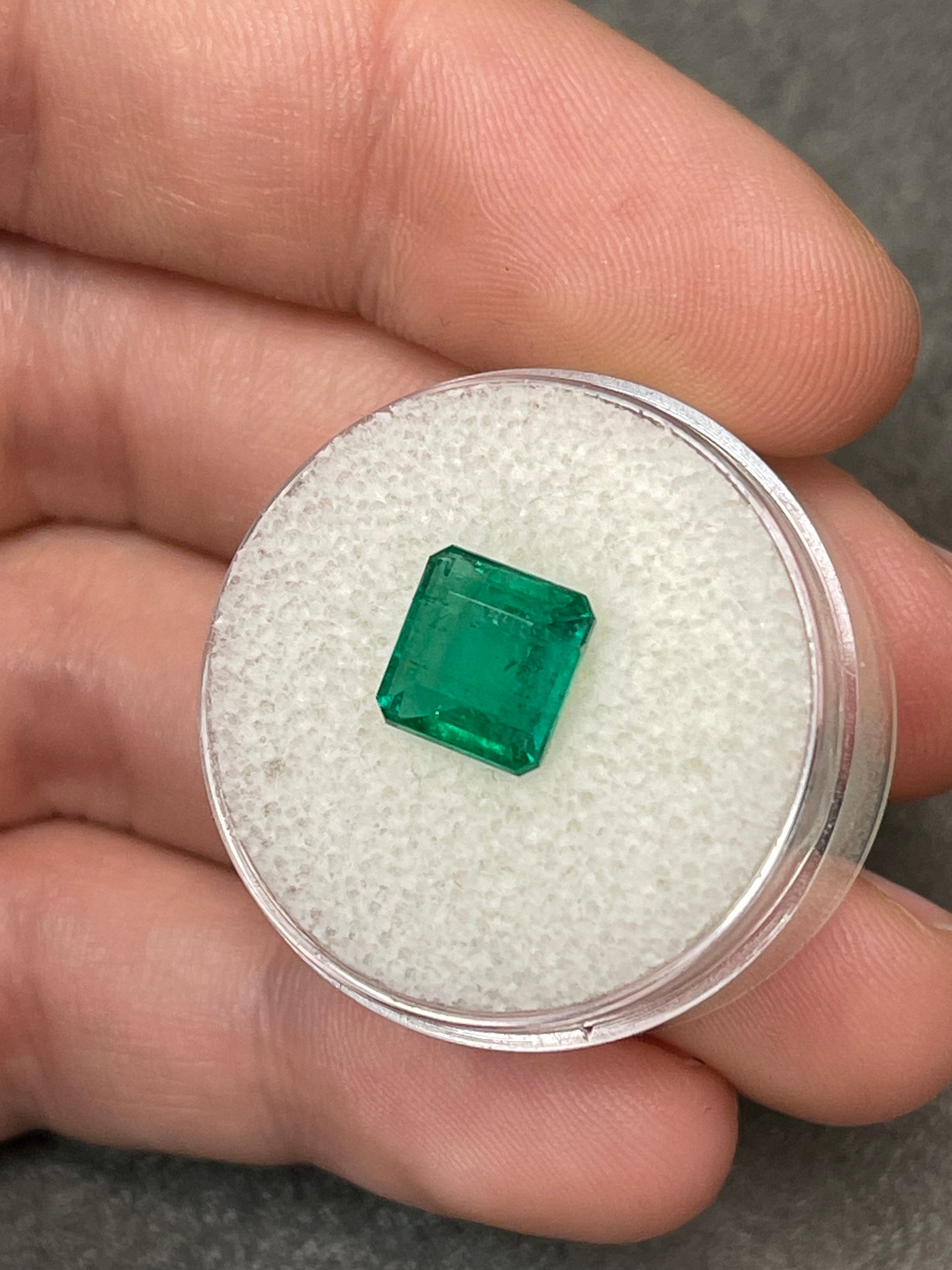 2.70 Carat Natural Loose Colombian Emerald Gemstone - Emerald Cut for Jewelry Making, Engagement Rings & Luxury Gifts