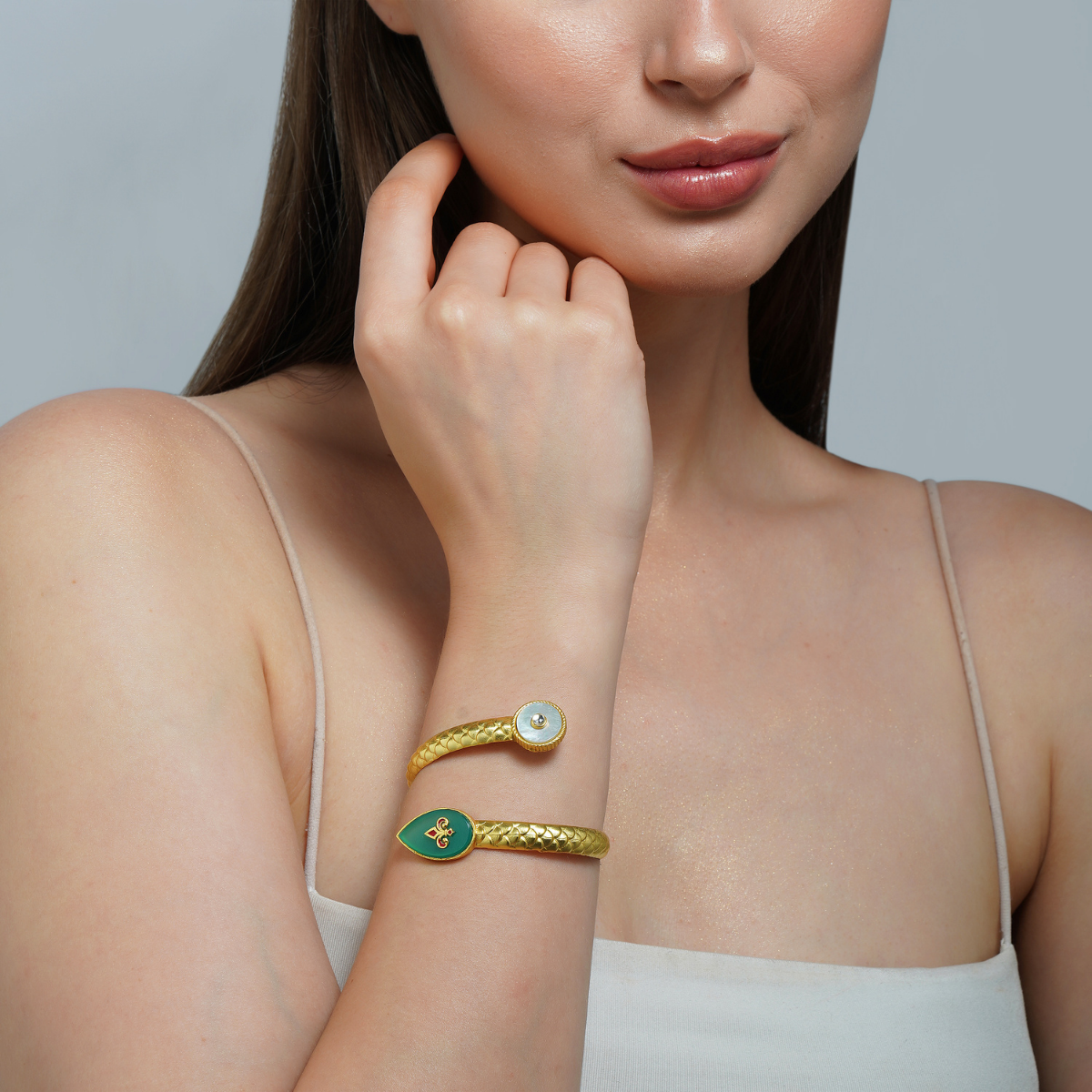 Vintage Green Onyx Cuff Bracelet for Women - Handmade Boho Jewelry - Perfect for Weddings, Parties & Everyday Wear