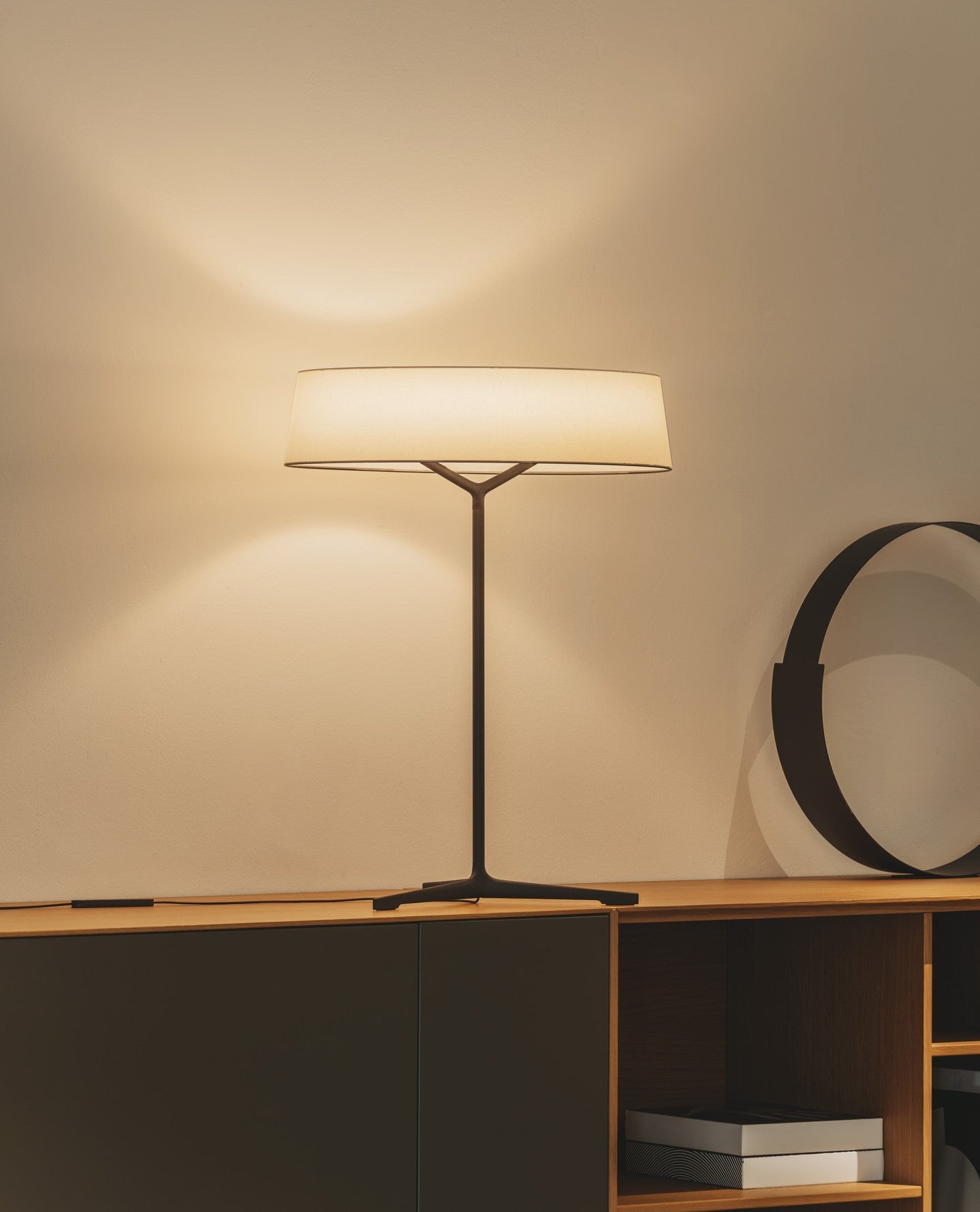 Modern DAMA Table Lamp - Stylish LED Nightstand Light for Bedroom, Living Room & Office - Adjustable Brightness & Warm White Light - Perfect for Reading, Relaxing & Decor