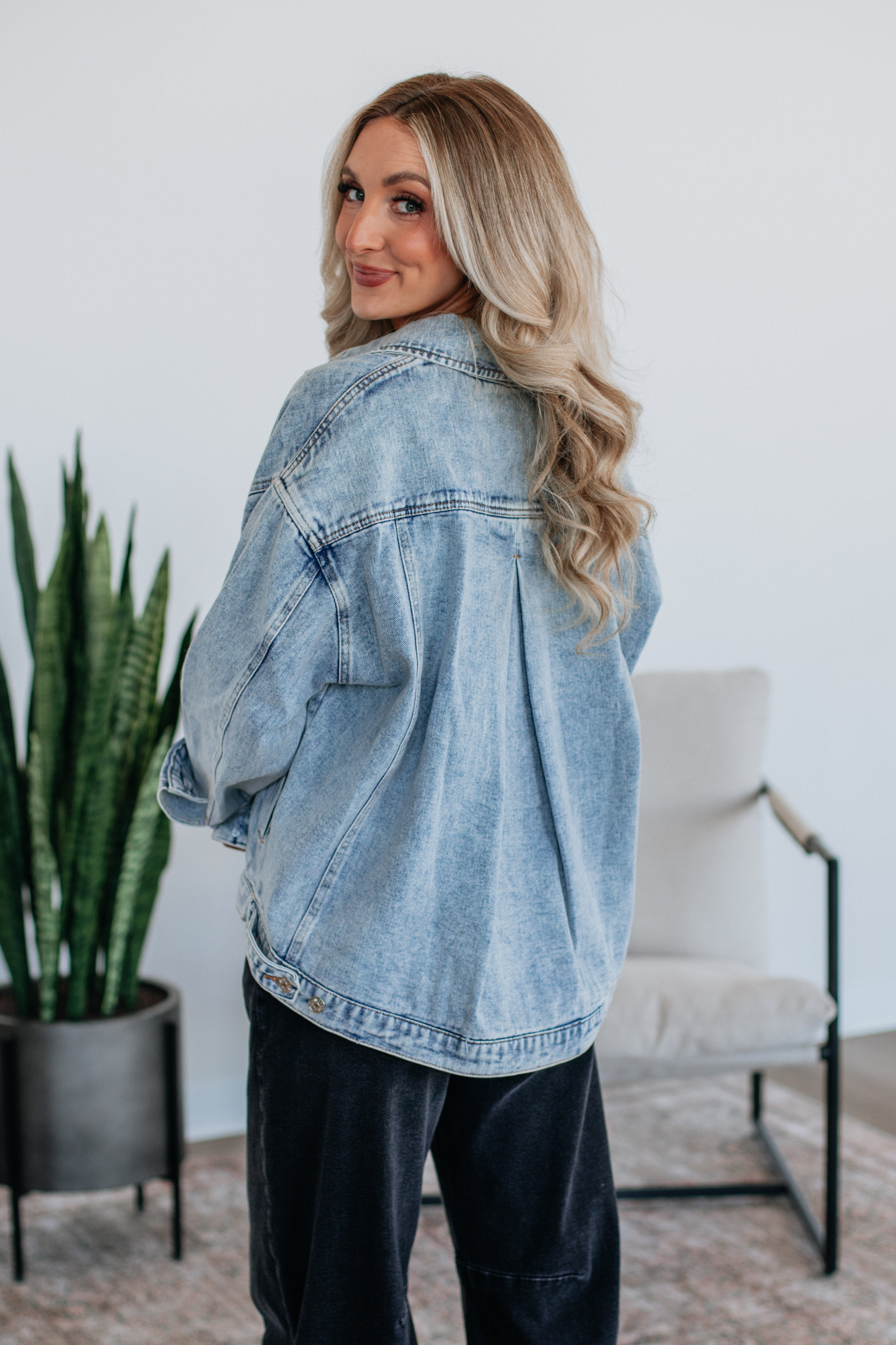 Jessi Denim Jacket for Women - Light Wash Distressed Vintage Style - Perfect for Casual Outfits, Streetwear & Spring Layering
