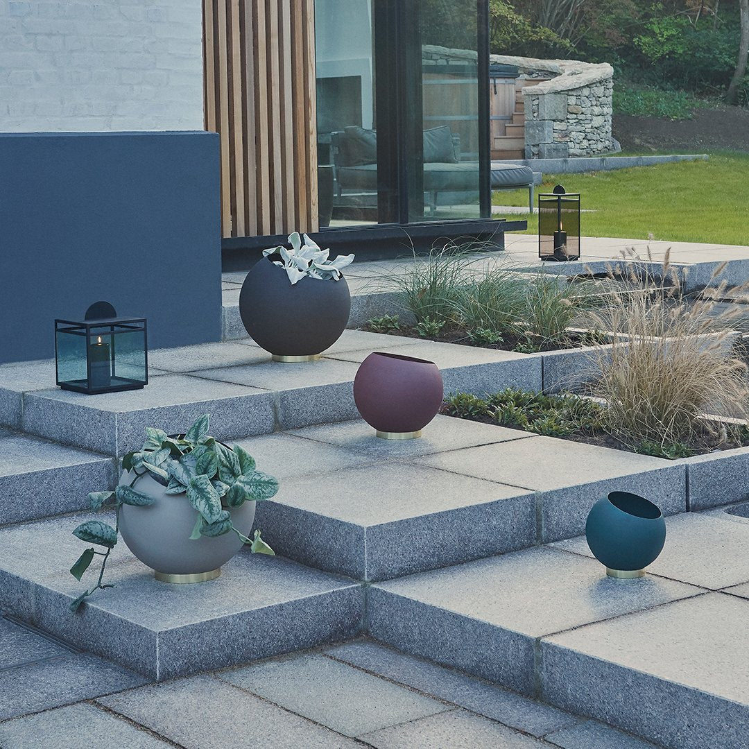 Globe Flower Pot - Decorative Ceramic Planter for Indoor & Outdoor Plants - Perfect for Home, Office, and Garden Decor