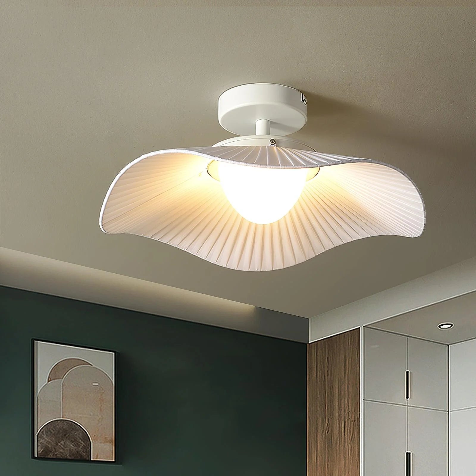 Modern Wavy Pleated Ceiling Lamp - Elegant LED Chandelier for Living Room, Bedroom & Dining Room - Stylish Home Decor Lighting Fixture - Perfect for Creating Cozy Ambiance