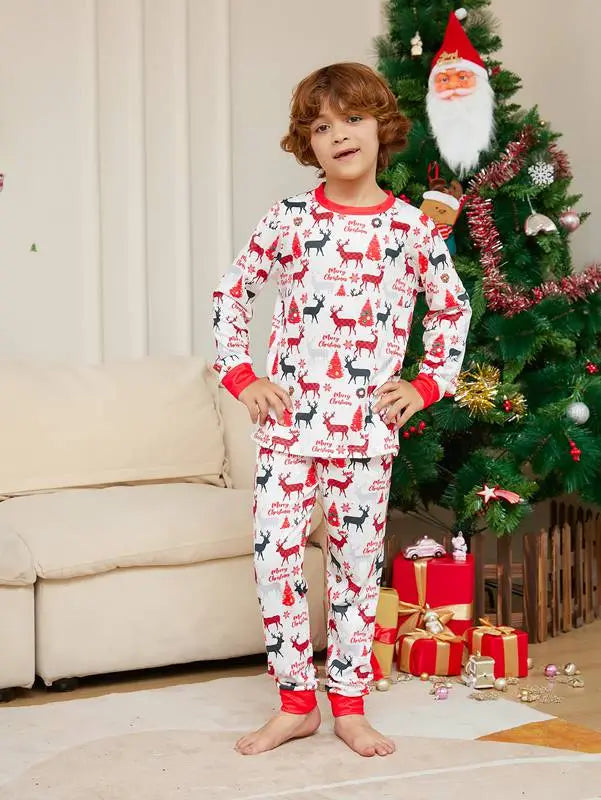 Christmas Matching Family Pajamas Sets with Printed Reindeer - Cozy Holiday Sleepwear for Family Gatherings & Festive Photos