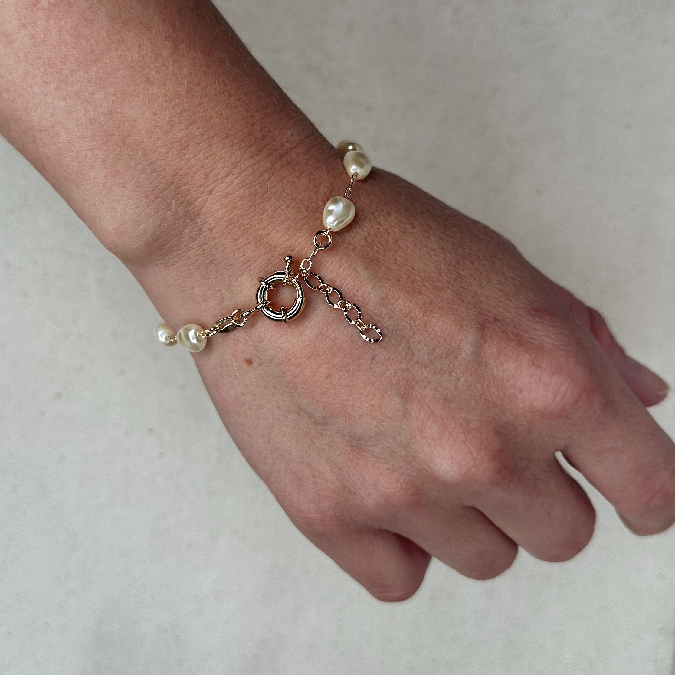 Elegant Baroque Style Bracelet for Women - Vintage Gold & Pearl Jewelry - Perfect for Weddings, Parties & Special Occasions