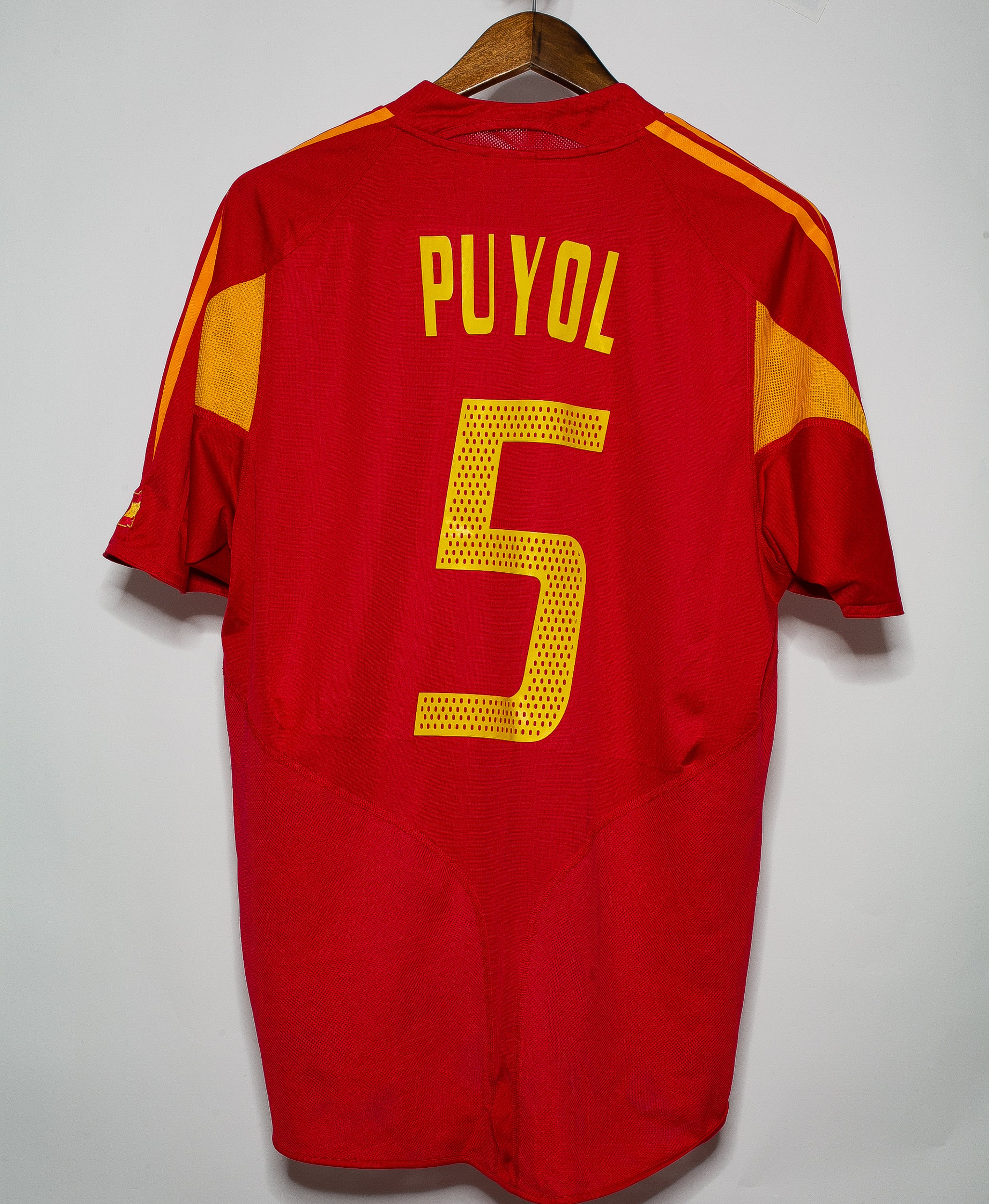 Authentic 2004 Spain Home Soccer Jersey #5 Puyol (Medium) - Perfect for Matchdays, Fan Events & Vintage Collections