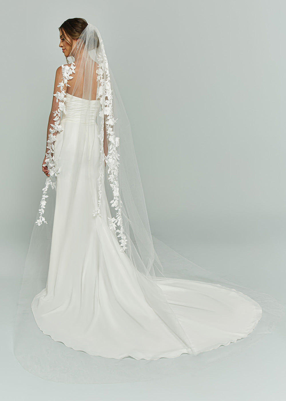 Elegant V1026 Cathedral Wedding Veil with Delicate Lace Appliques - Perfect for Bridal Ceremonies, Formal Weddings & Romantic Photoshoots