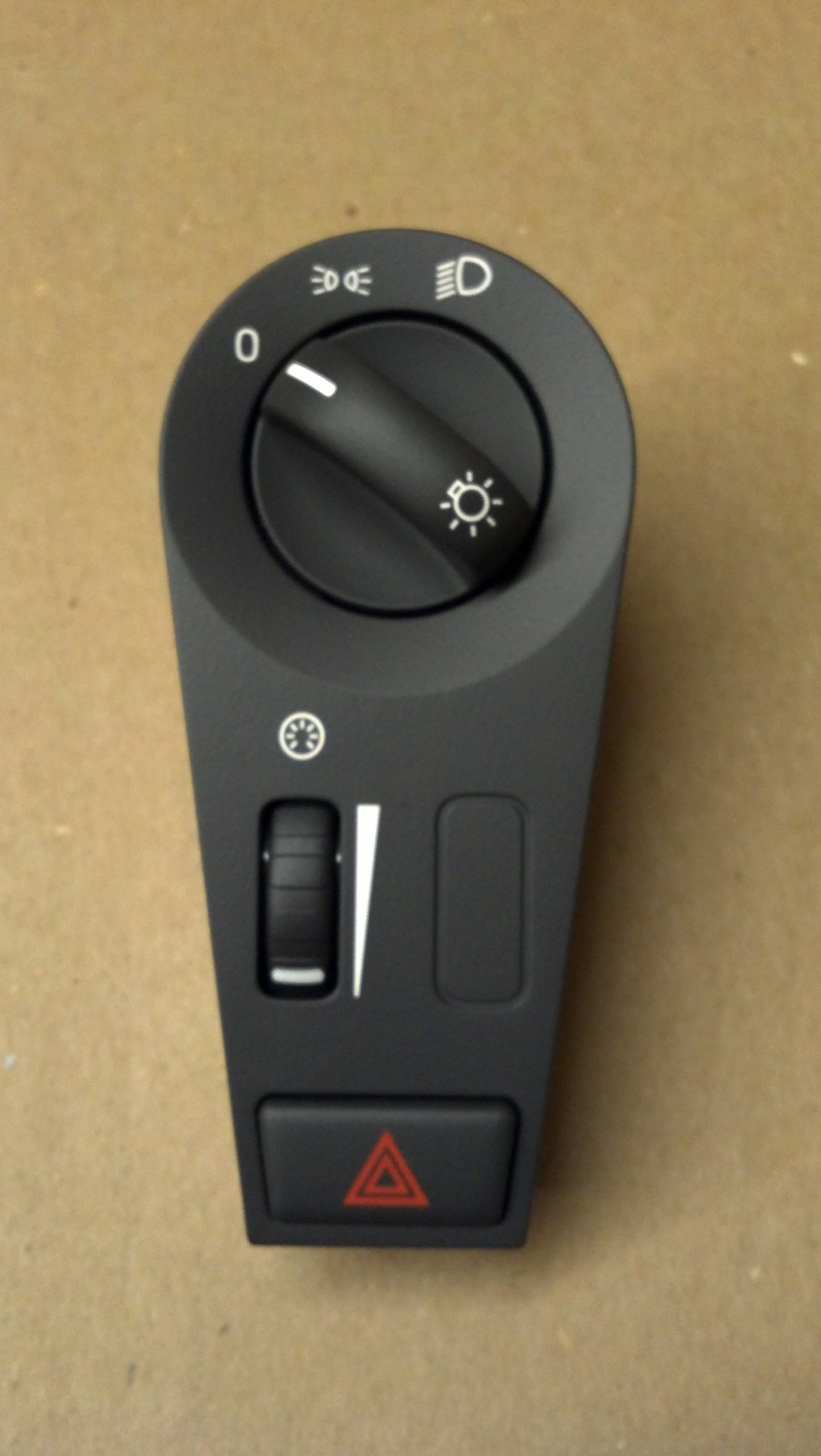 Volvo Switch 20953578 - Genuine OEM Replacement Part for Volvo Vehicles | Perfect for Electrical System Repairs & Upgrades