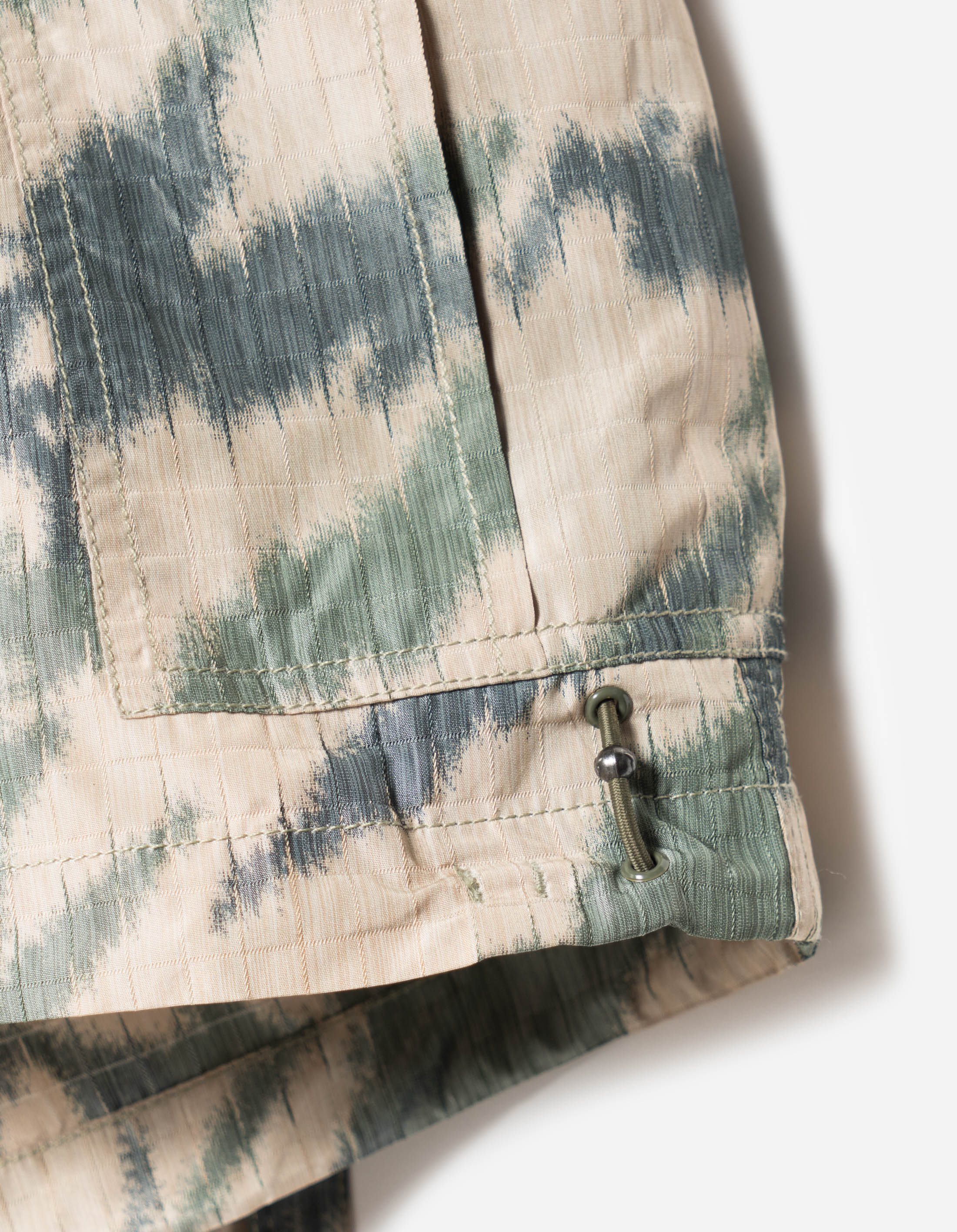 6066 Bonsai Camo Oversized Snowboard Shorts - Woodland Camouflage Pattern for Men's Winter Sports & Outdoor Activities