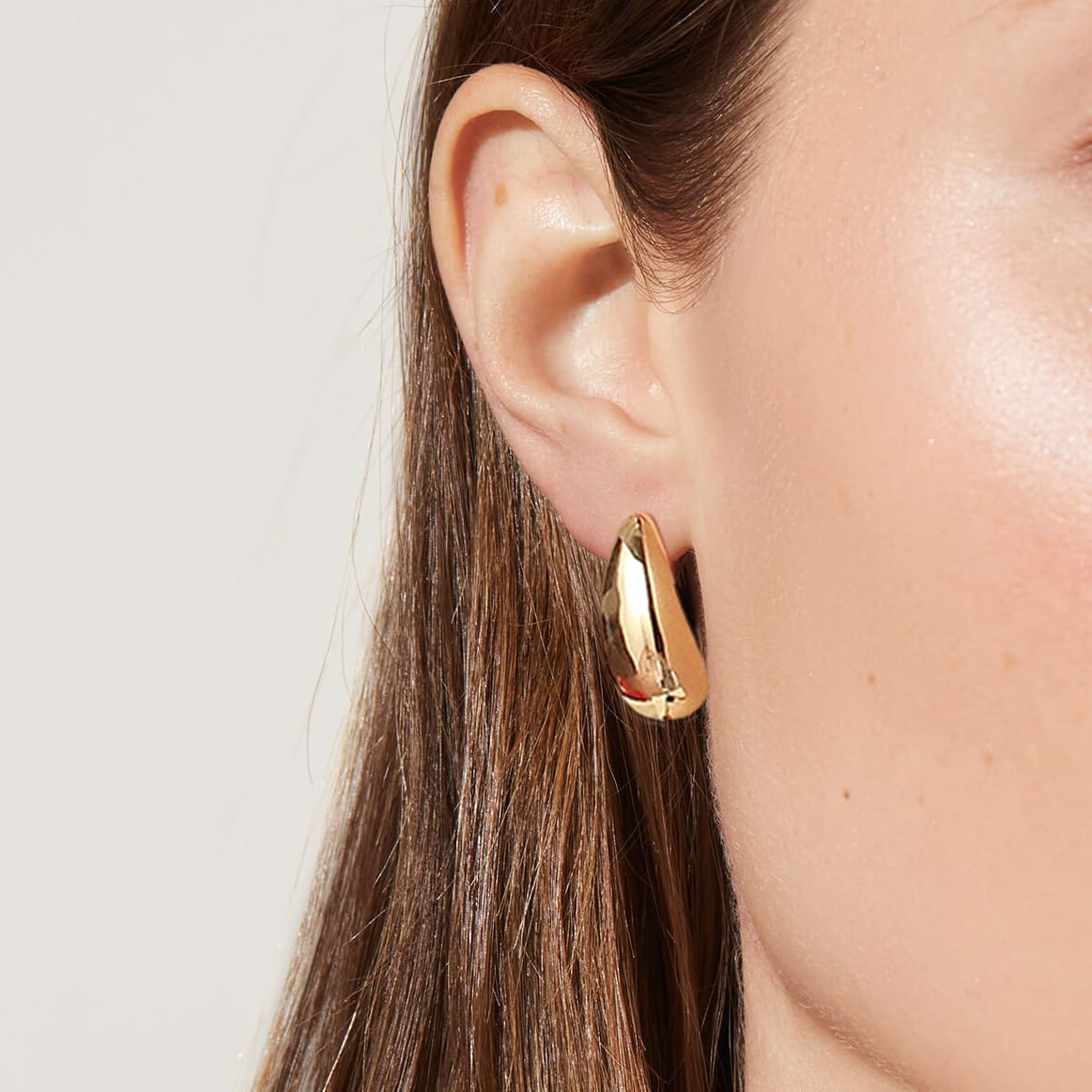 8YEARS Chunky Gold Hoop Earrings for Women - 18K Gold Plated Lightweight Hollow Drop Hoops, Hypoallergenic Trendy Jewelry | Perfect for Everyday Wear, Parties & Gift Giving