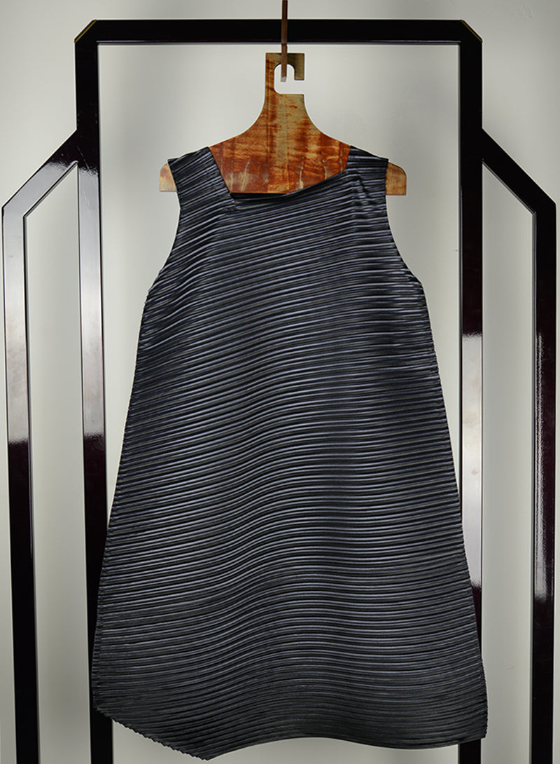 Issey Miyake Pleats Please Black Pleated Dress Size 46 - Elegant & Comfortable for Work, Parties & Special Occasions