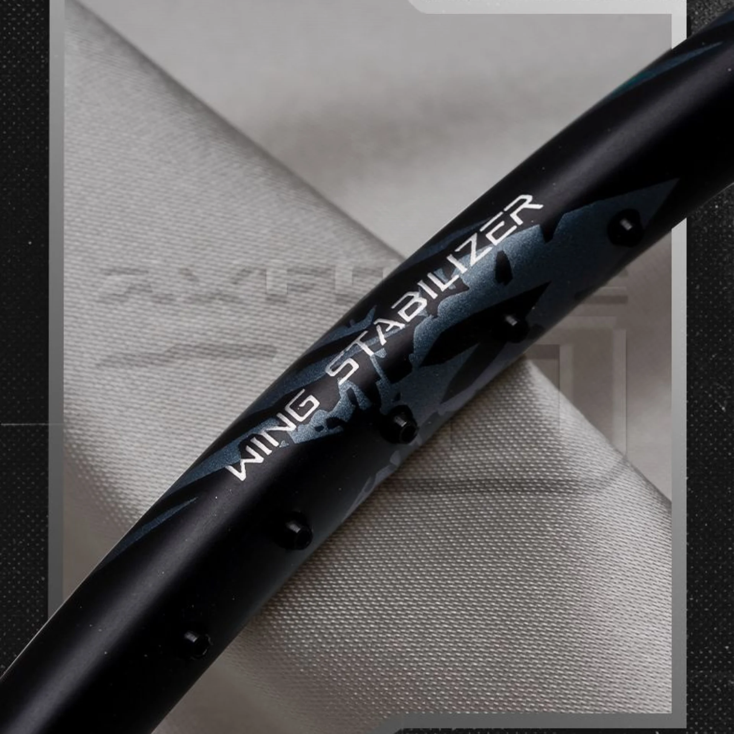 Li Ning Axforce 70 Badminton Racket - Black/Silver - Professional Carbon Fiber Shuttlecock Racket for Advanced Players - Perfect for Tournaments & Training Sessions