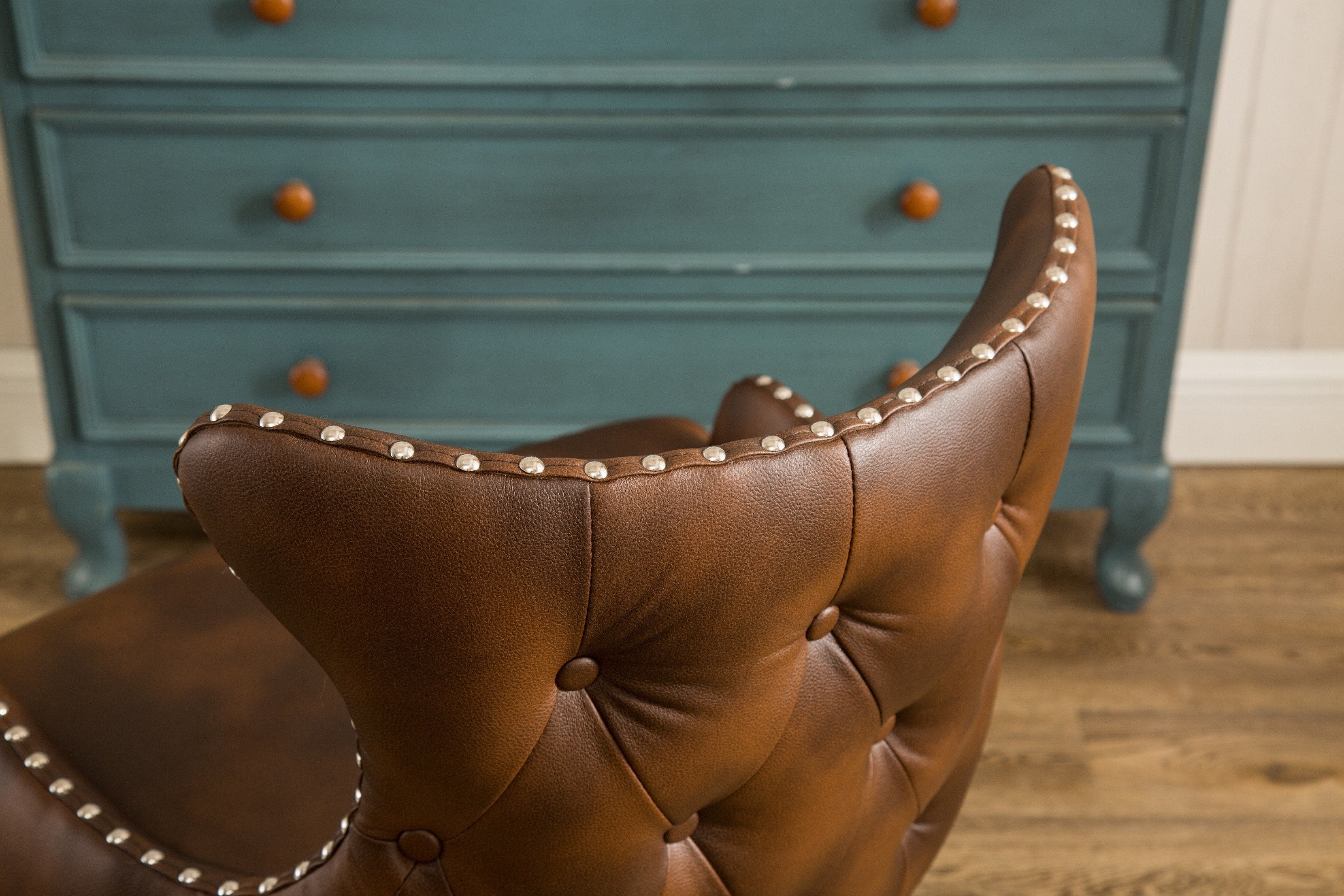 Roundhill Furniture Viking Tufted Button Back Barrel Chair with Nailhead Trim - Brown Accent Chair for Living Room, Bedroom & Office Decor