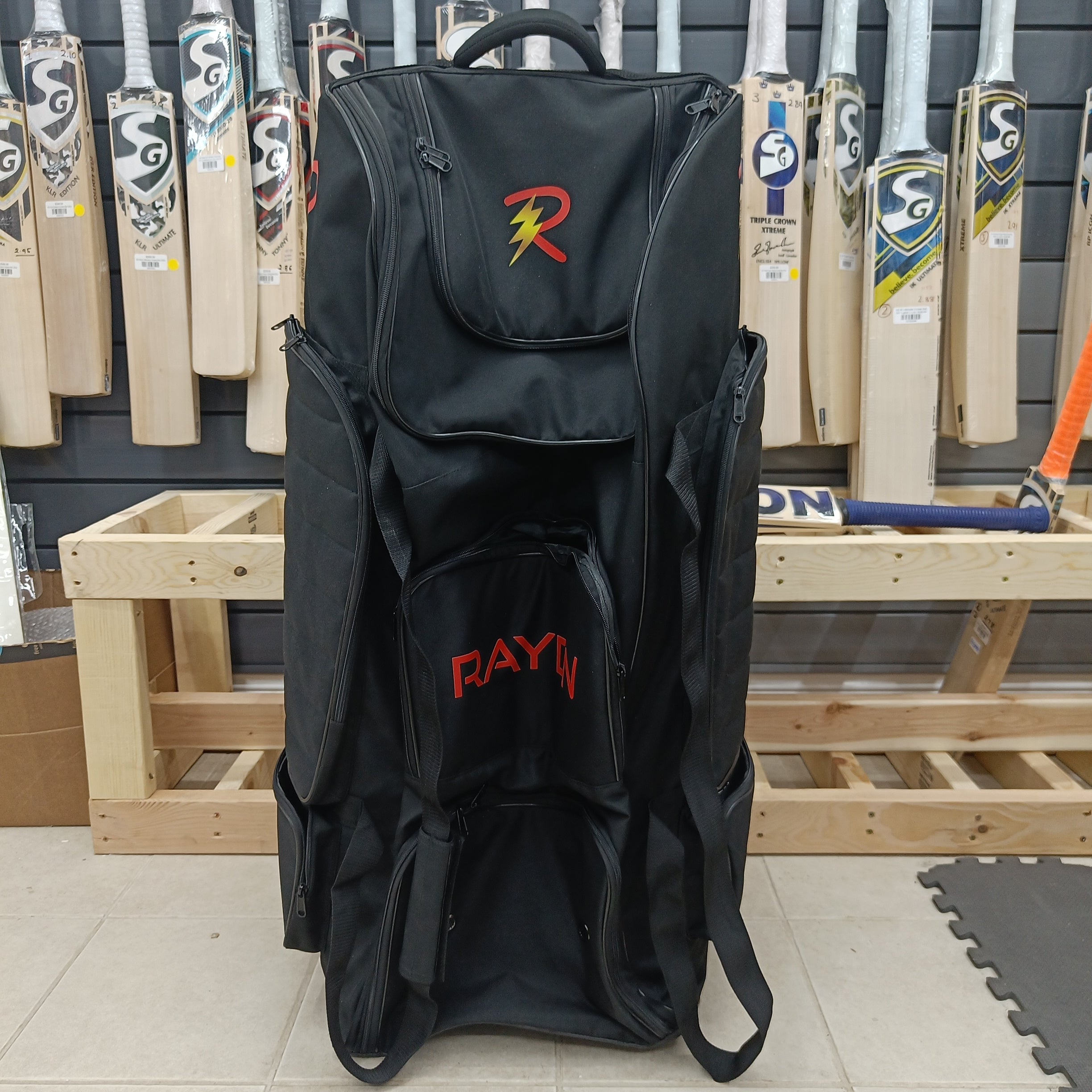 Raydn Players Wheelie Premium Adult Cricket Kit Bag - Navy Blue & Black - Perfect for Cricket Matches, Training & Travel