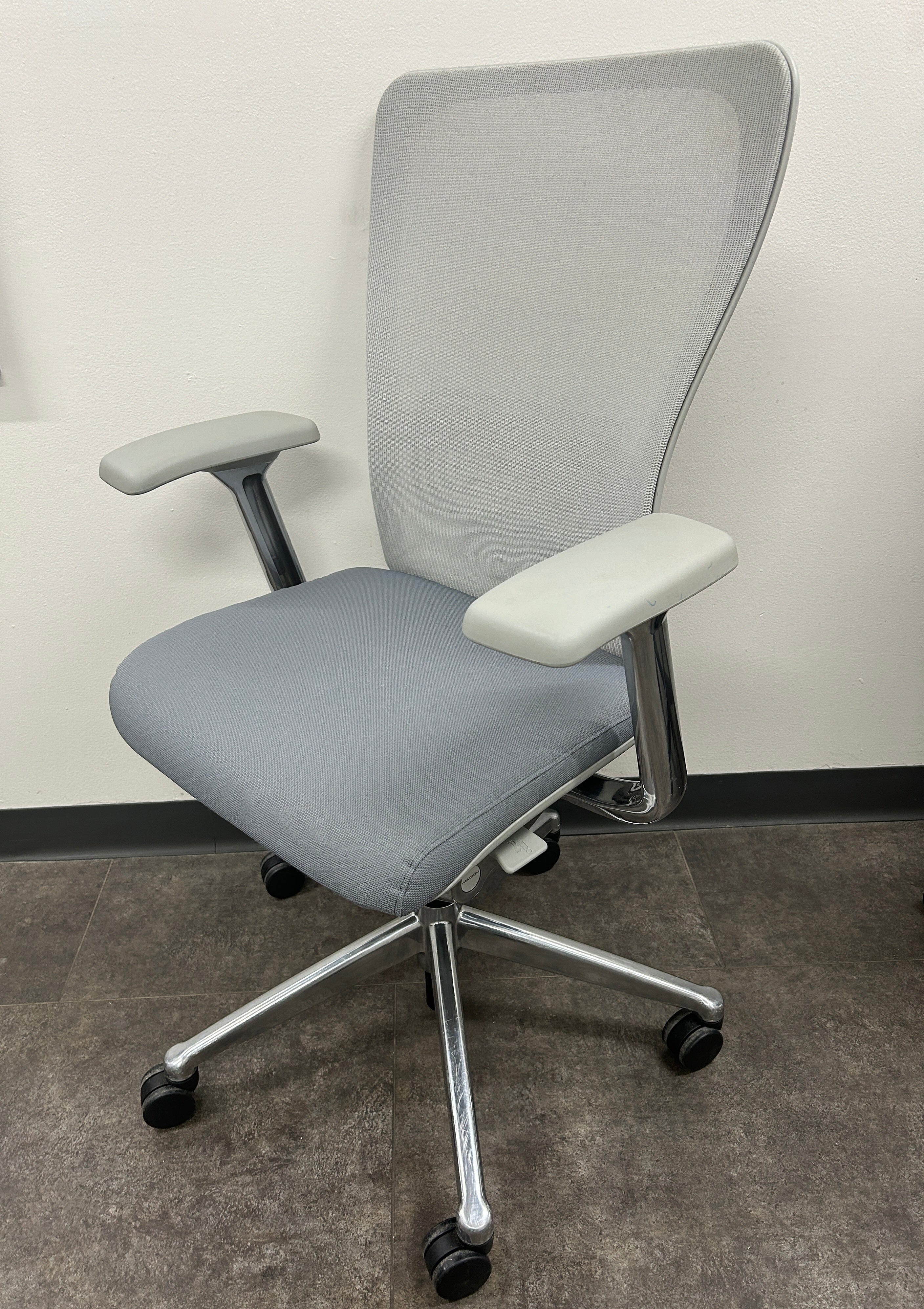 Haworth Zody Ergonomic Office Chair - Used High-Quality Mesh Back Executive Chair for Home & Office Workspace - Comfortable Adjustable Lumbar Support Task Chair for Long Hours Sitting