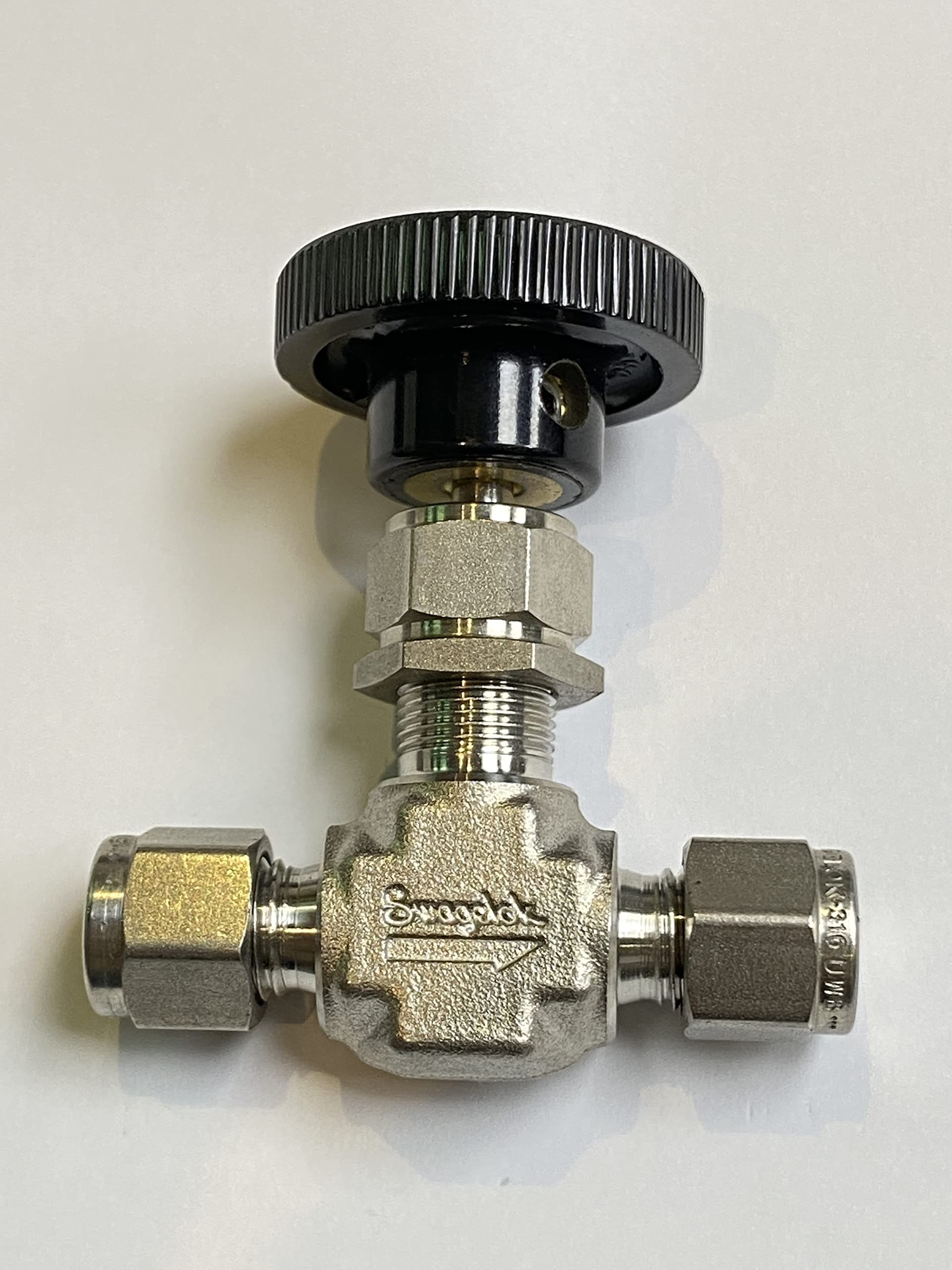 Swagelok SS-1RS4 Stainless Steel Needle Valve with 0.37 CV & Integral Bonnet - Precision Flow Control for Laboratory, Industrial & Hydraulic Systems