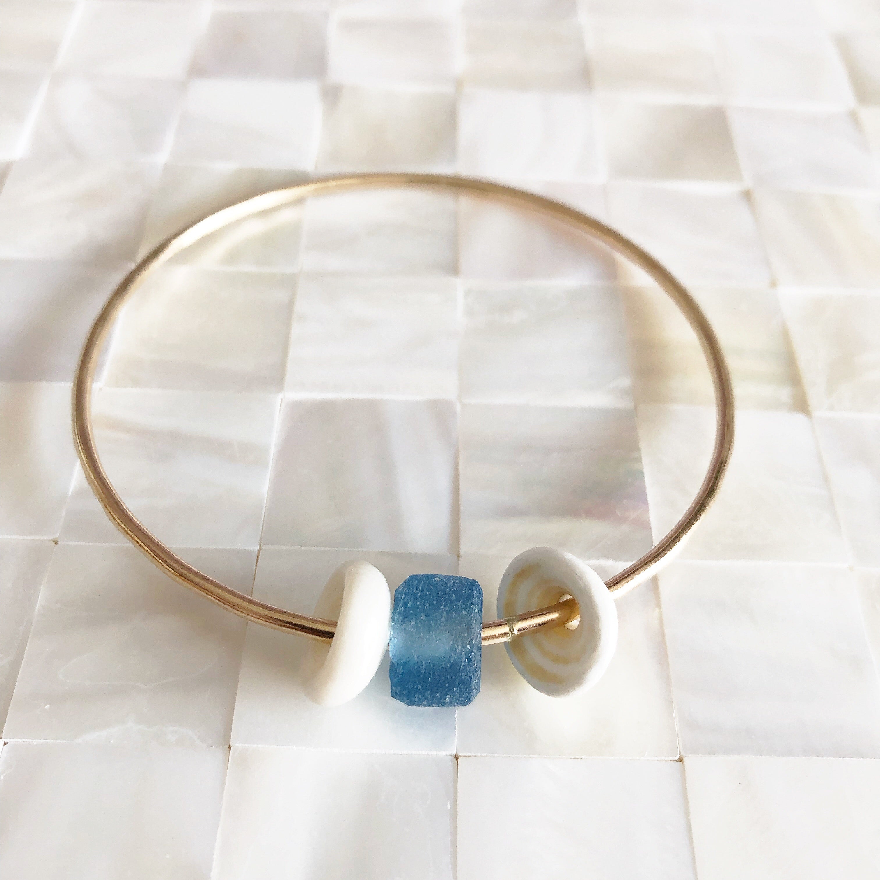 Bangle Kami White Puka Shell Bracelet (B205) - Stylish Beach Jewelry for Women, Summer Boho Accessories, Perfect for Vacations & Festivals