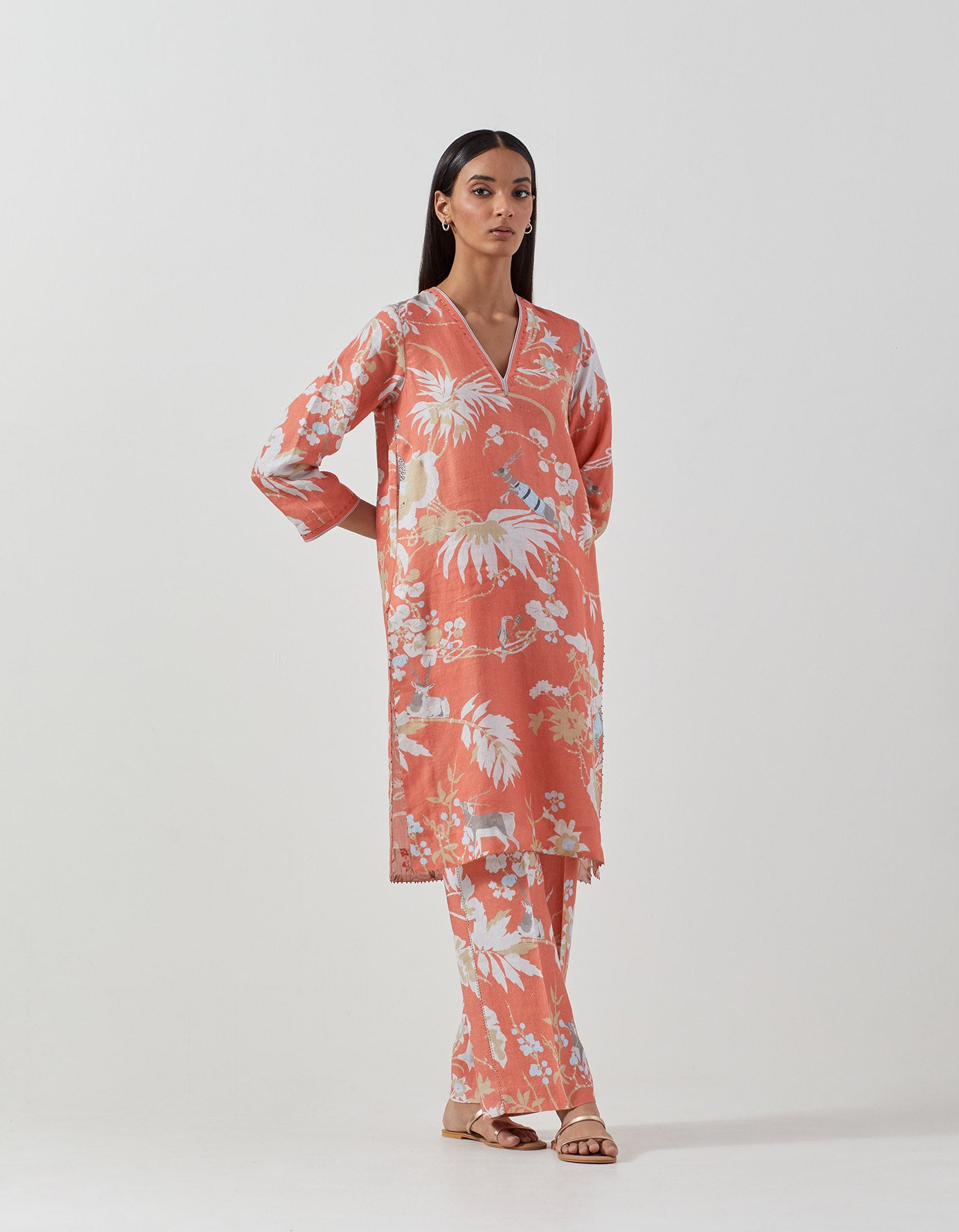 Comfortable Linen Coral Pajamas for Women - Soft & Breathable Sleepwear for Relaxing at Home or Lounging