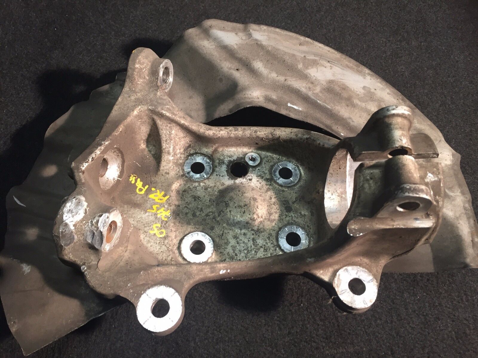2002-2006 BMW 745i E65 Right Front Spindle Knuckle Passenger Side OEM Replacement Part - Perfect for Suspension Repair & Performance Upgrade