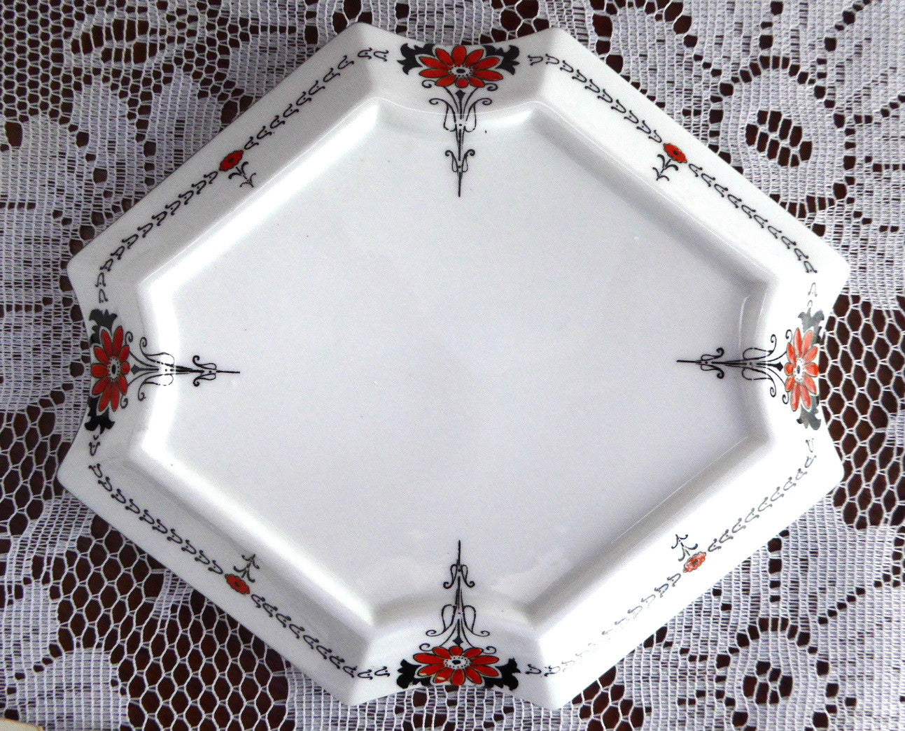 Vintage Shelley Red Daisy Teapot Stand - Queen Anne Square Trivet, Art Deco 1920s Style - Perfect for Tea Parties, Kitchen Decor & Collectible Display