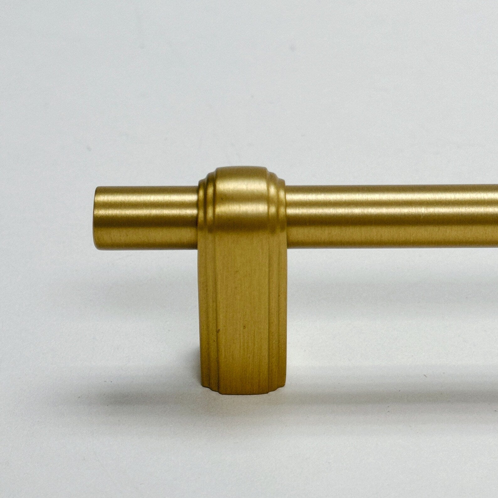 Elegant Satin Brass Elliott Drawer Pulls & Cabinet Knobs - Vintage Style Hardware for Kitchen Cabinets, Dressers & Furniture (Set of 10) - Perfect for Home Renovation & DIY Projects