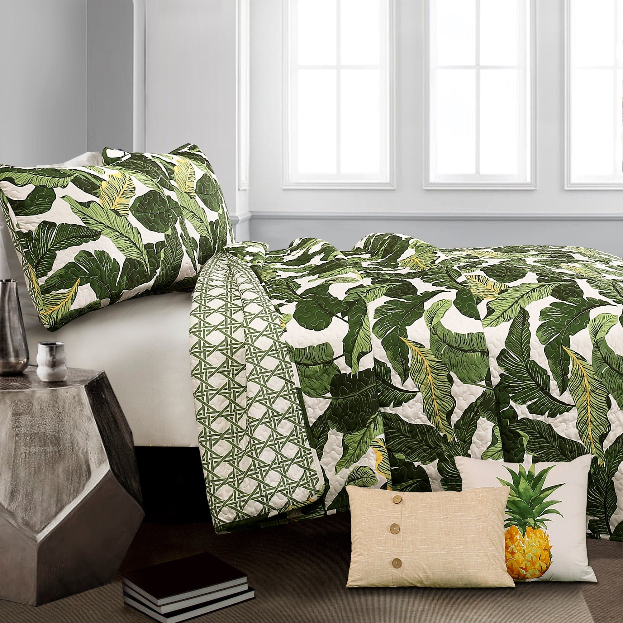 Tropical Paradise Quilt 5-Piece Bedding Set | Vibrant Floral Design for Queen/King Size Beds | Perfect for Beach House Decor, Guest Rooms & Summer Bedroom Makeovers