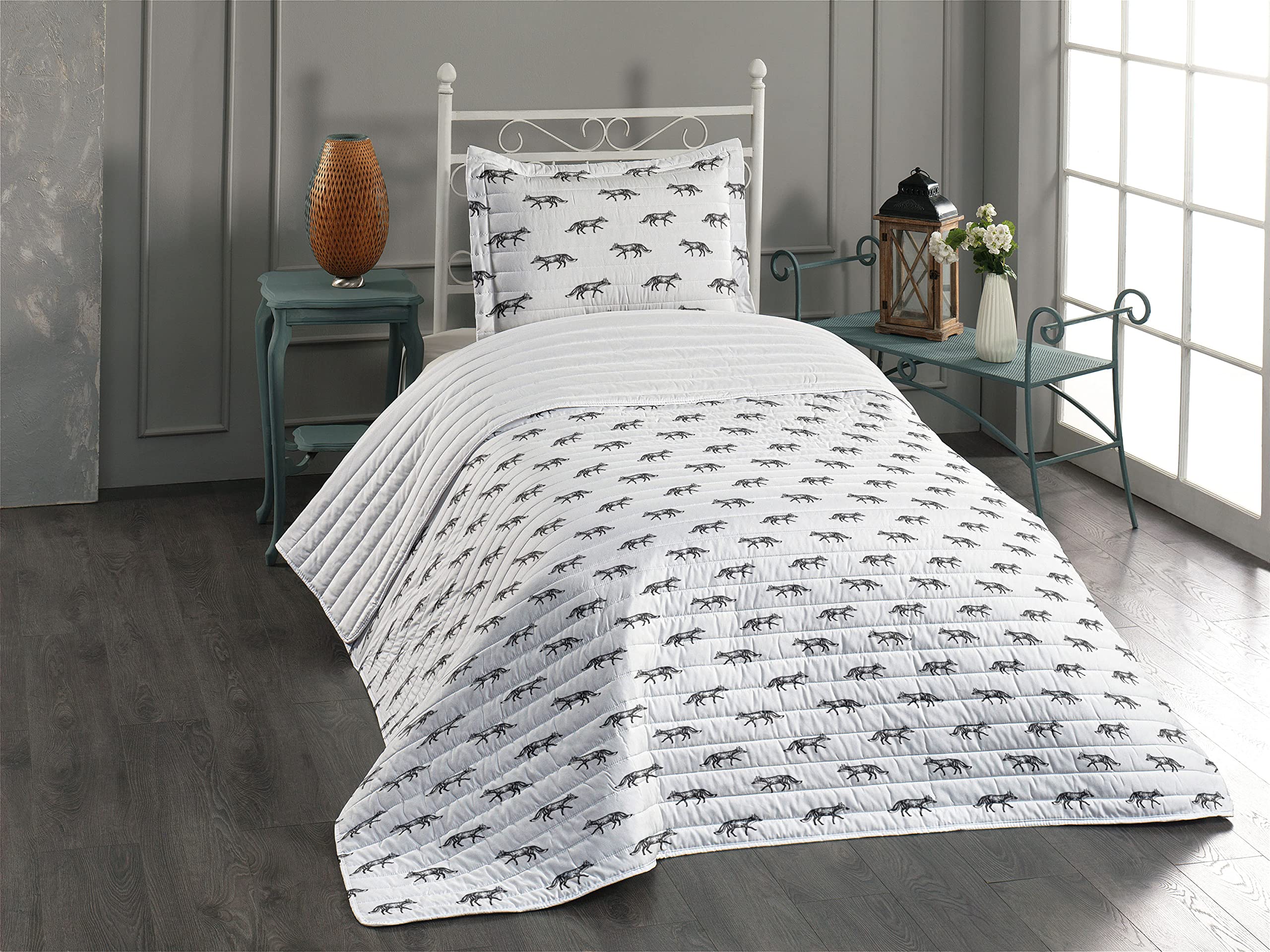 Ambesonne Fox Microfiber Bedspread Set - Hand Drawn Forest Animals Sketch in Monochrome Nature Design, Soft Twin Size Bedding with Pillow Sham & Comforter (Charcoal Grey/White) - Perfect for Kids' Rooms, Cabin Decor & Wilderness Themed Bedrooms
