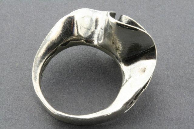 Clam Ring - Elegant Shell Jewelry for Women, Beach Wedding Accessory, Perfect for Summer Outfits & Boho Style