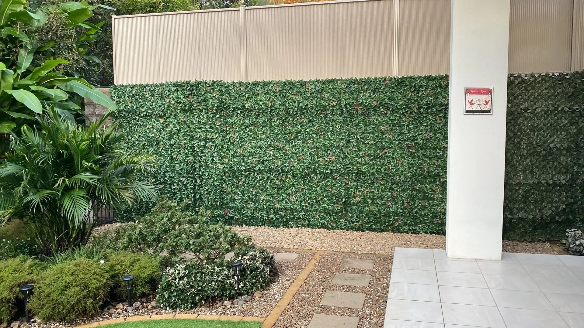 UV Resistant Photinia Artificial Hedge Panel - 1m x 1m Fake Vertical Garden for Privacy Screening, Balcony Decor & Outdoor Landscaping