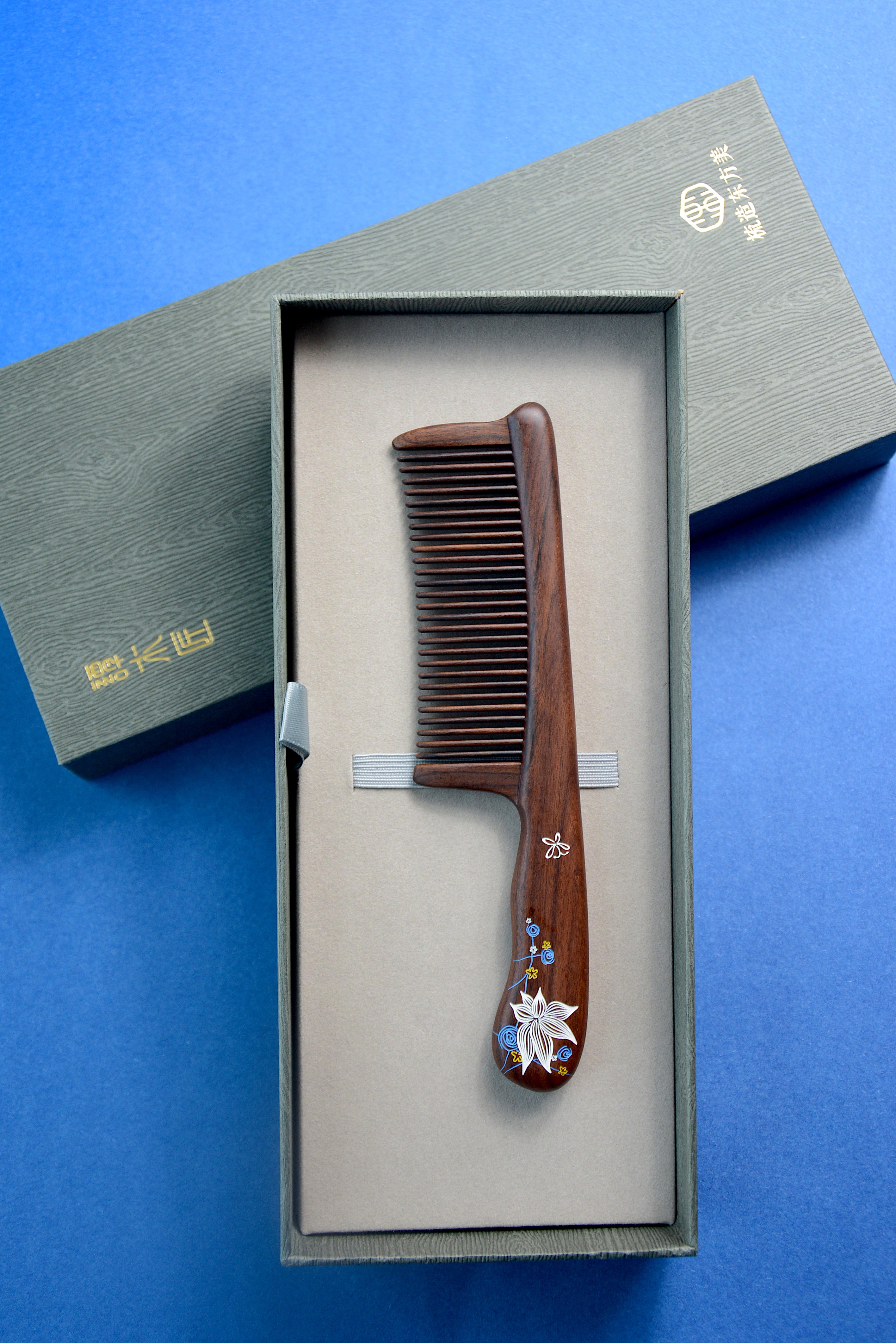 Premium Handcrafted Wooden Hair Comb for Women - Natural Flower Design, Smooth Detangling & Styling - Perfect for Daily Use, Travel & Gifts