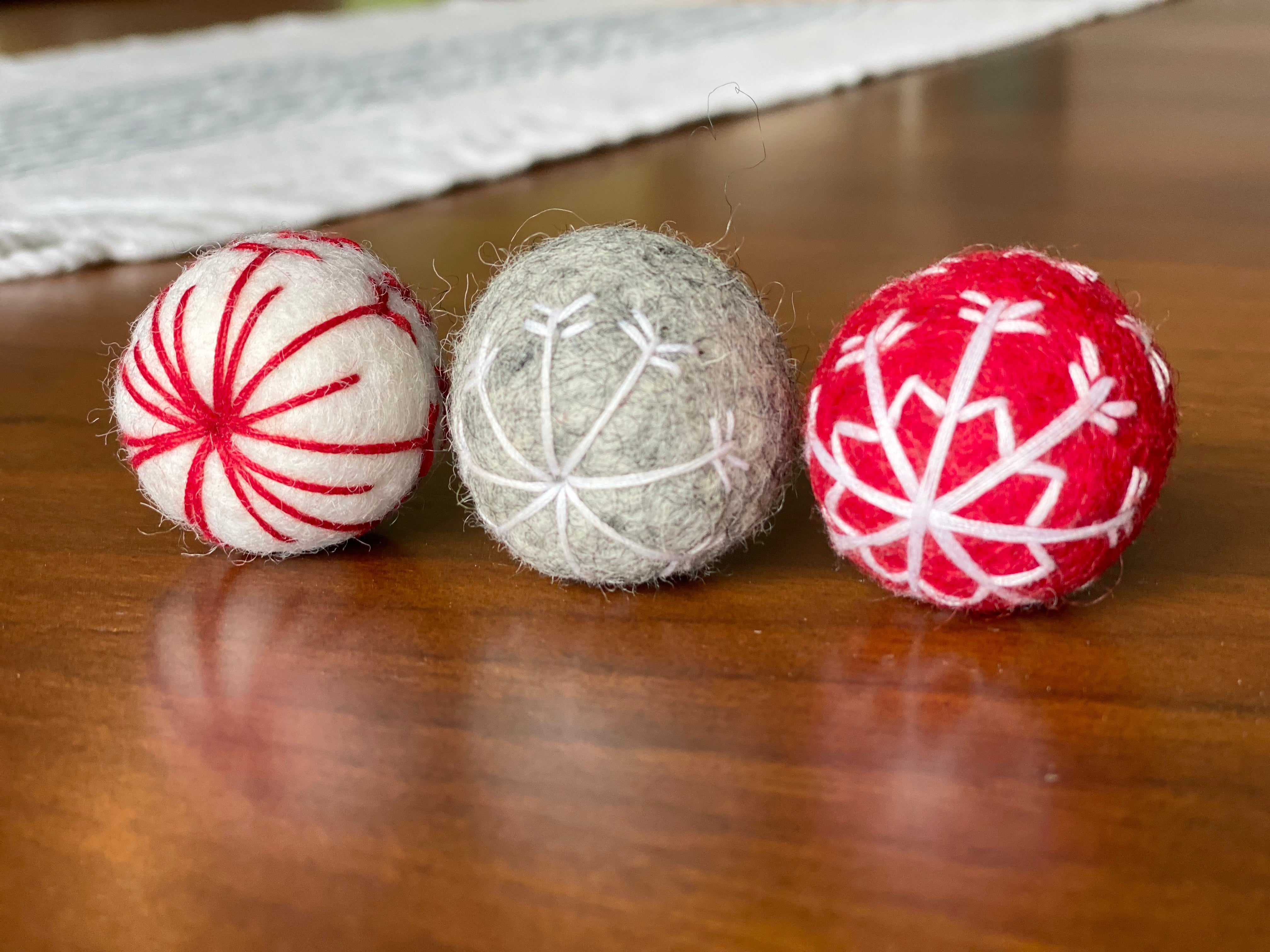 Snowflake Loose Balls - 100pcs Christmas Tree Decorations for Holiday Party, Home & Office Decor - Perfect for DIY Crafts, Winter Wedding, Xmas Ornaments and Festive Decorations