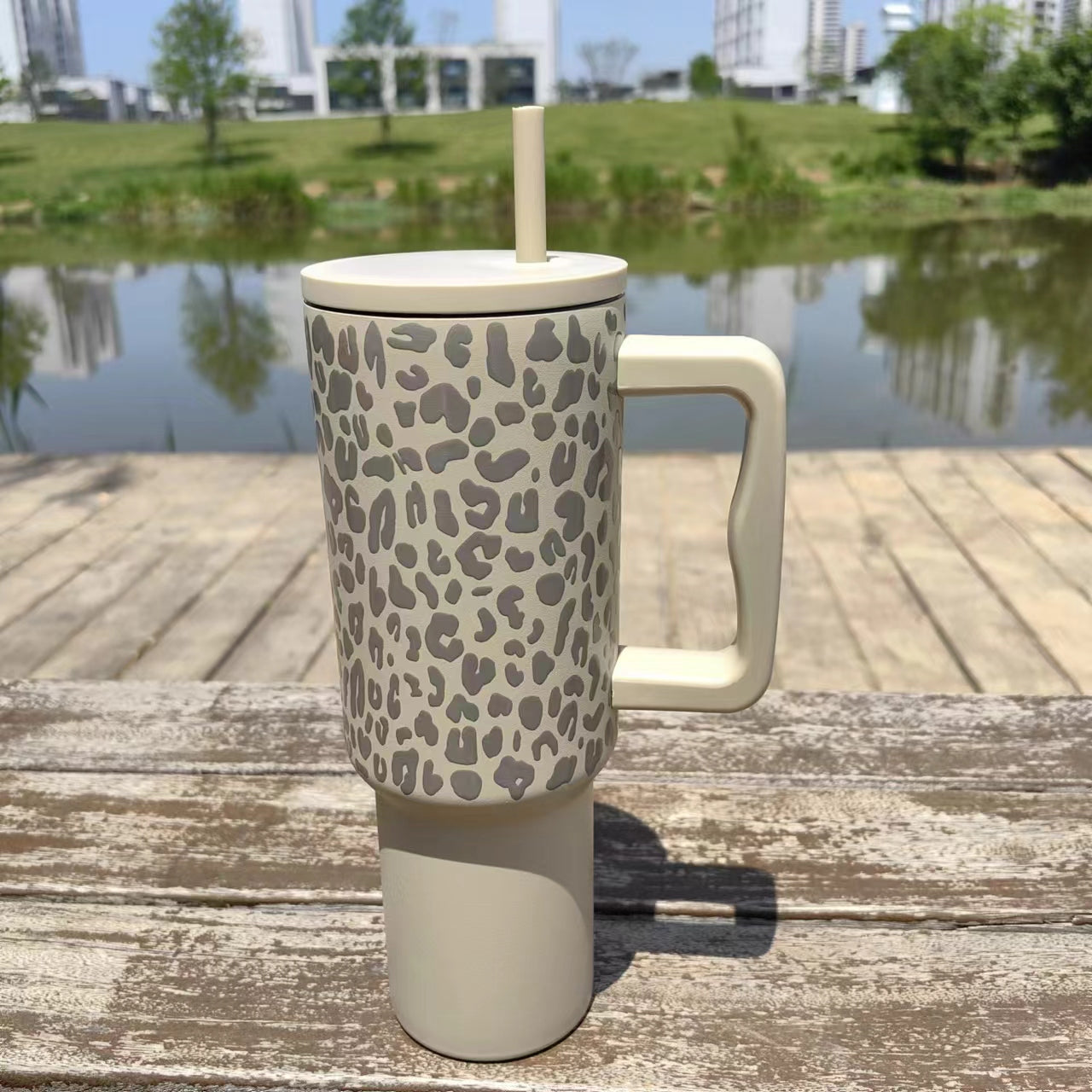 Leopard Print Tumbler Cups - 20oz Insulated Stainless Steel Water Bottle with Lid & Straw - Perfect for Hot & Cold Drinks, Office, Gym, Travel & Outdoor Activities