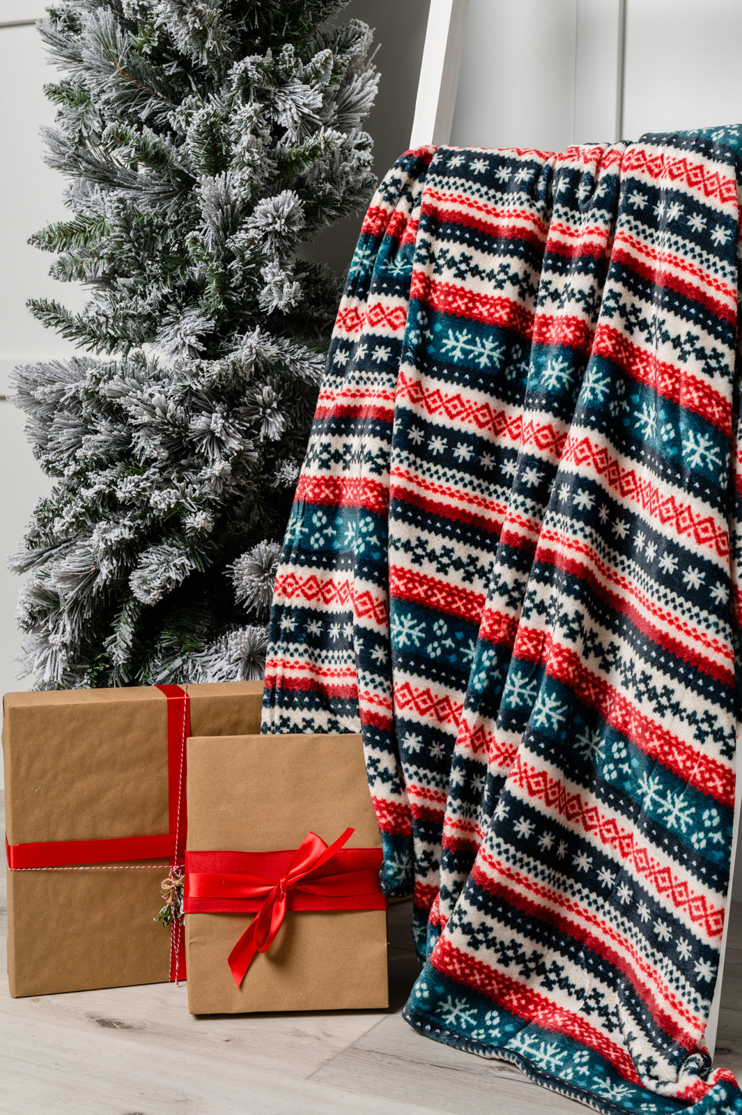 Cozy Holiday Fleece Blanket - Soft Sweater Knit Design for Christmas, Winter & Home Decor | Perfect for Gifts, Couches, Beds & Fireplace Snuggling