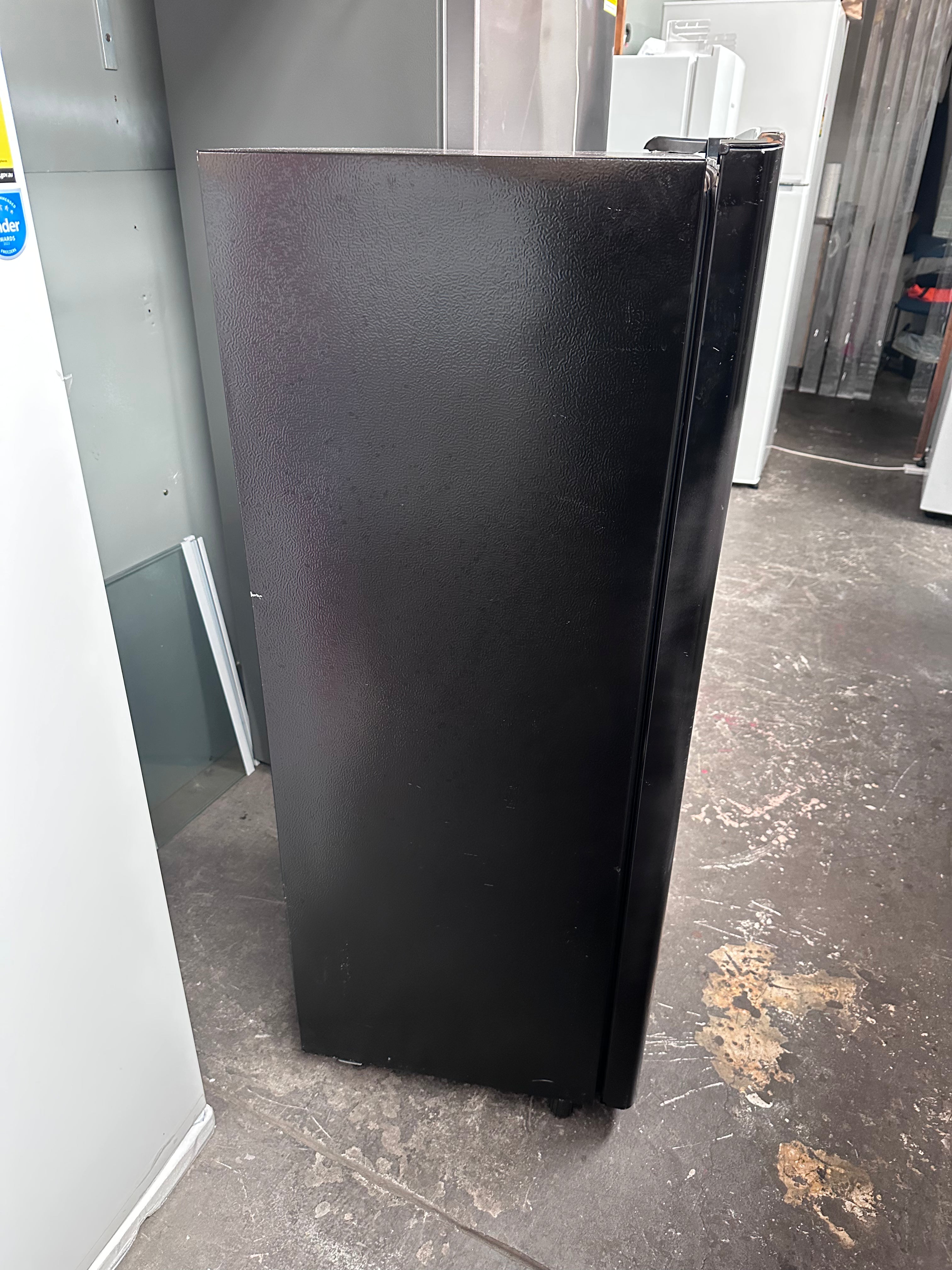 Hisense 157L Compact Refrigerator - Energy Efficient Mini Fridge with Freezer - Certified Refurbished - Perfect for Dorm, Office, Bedroom or Small Spaces