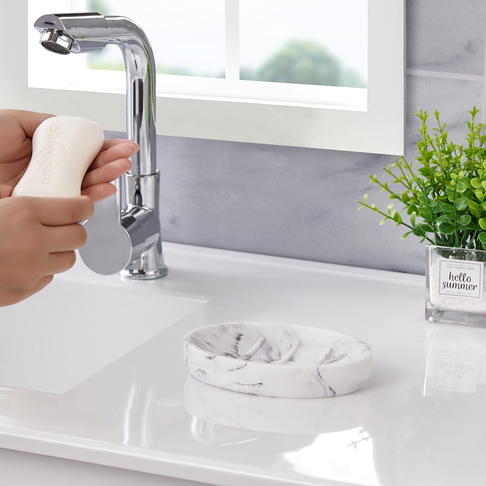 Marble Look Resin Soap Dish Holder - Non-Slip Shower Soap Tray for Bathroom, Kitchen & Sink - Perfect Soap Saver for Bar Soaps - Ideal for Showers, Baths and Daily Hygiene Organization