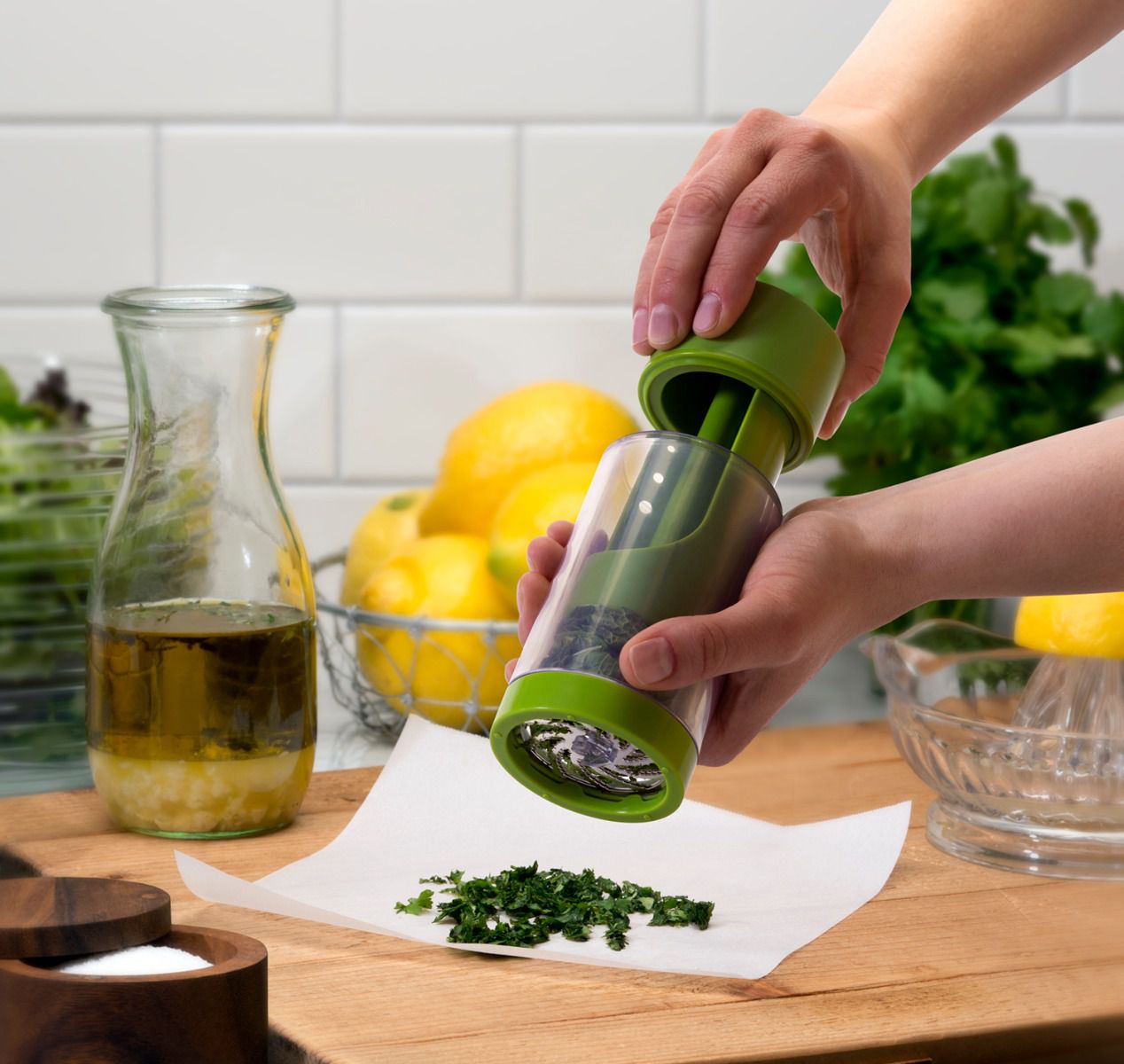 Microplane 2-in-1 Herb Mill - Premium Stainless Steel Herb Grinder & Slicer for Fresh Cooking - Perfect for Parsley, Basil, Cilantro & More - Ideal for Kitchen, BBQ, Salad Prep & Garnishing