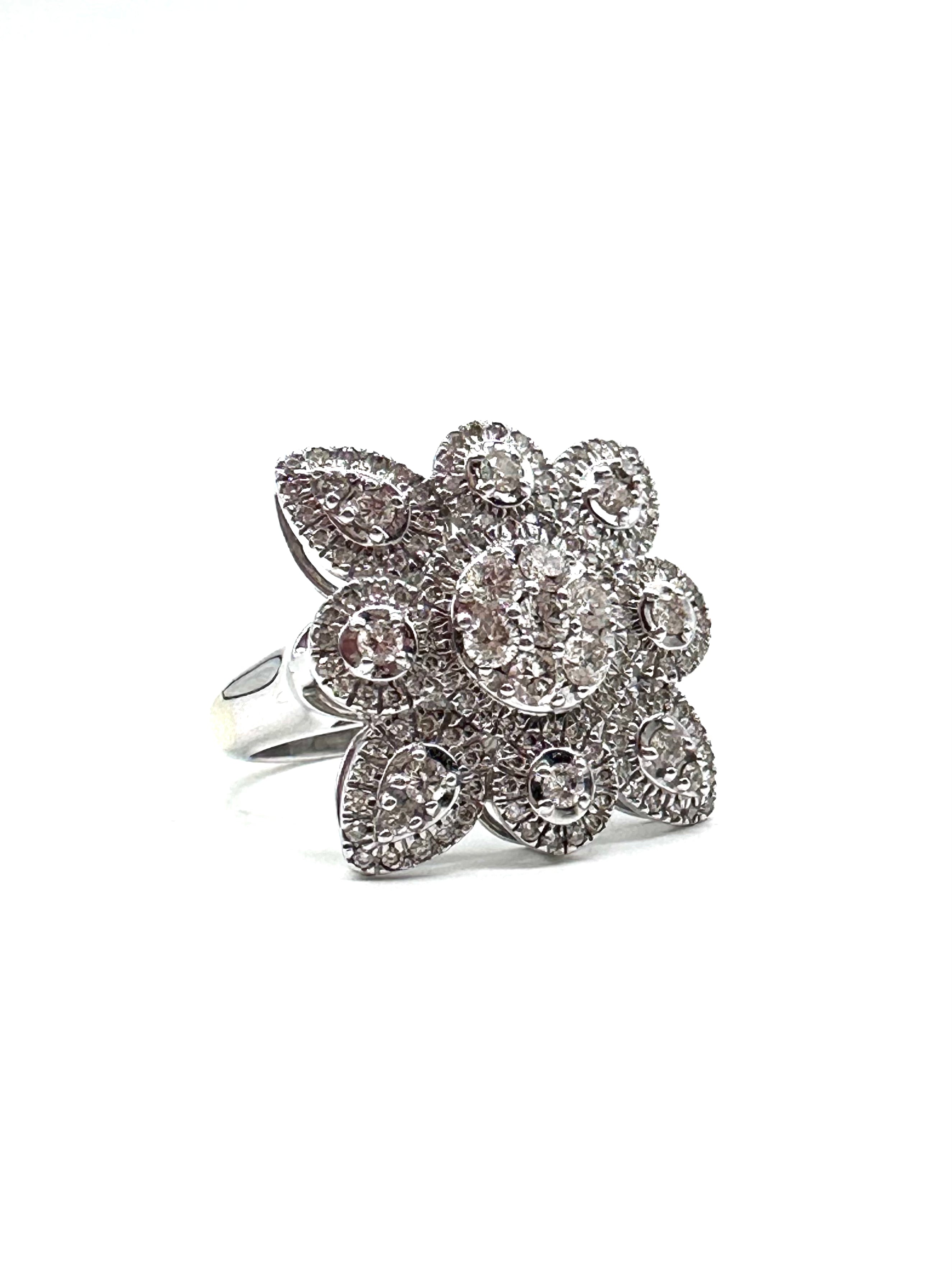 Exquisite Diamond Flower Ring for Women - Elegant Floral Engagement & Wedding Band - Perfect for Proposals, Anniversaries & Special Occasions
