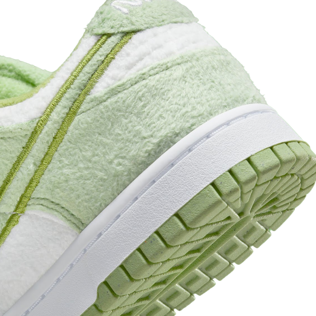 Nike Women's Dunk Low Honeydew SE Sneakers - Light Green & Phantom Colorway for Casual Wear, Running & Street Style Fashion