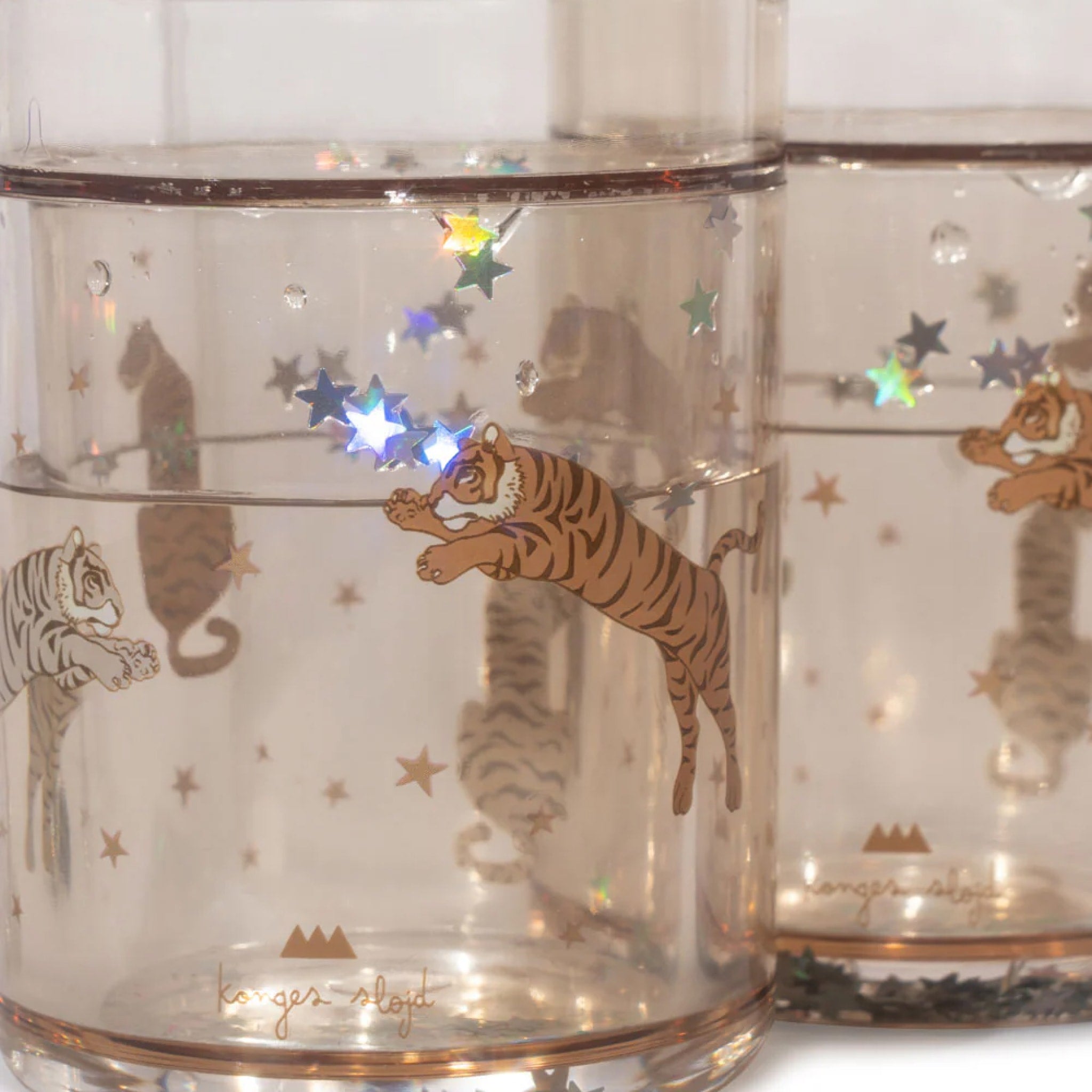KONGES SLØJD Kids Glitter Cups with Dinosaur Design - Set of 2 Colorful Unbreakable Tumblers for Juice, Milk & Smoothies | Perfect for Birthday Parties, Daycare & Preschool Snack Time