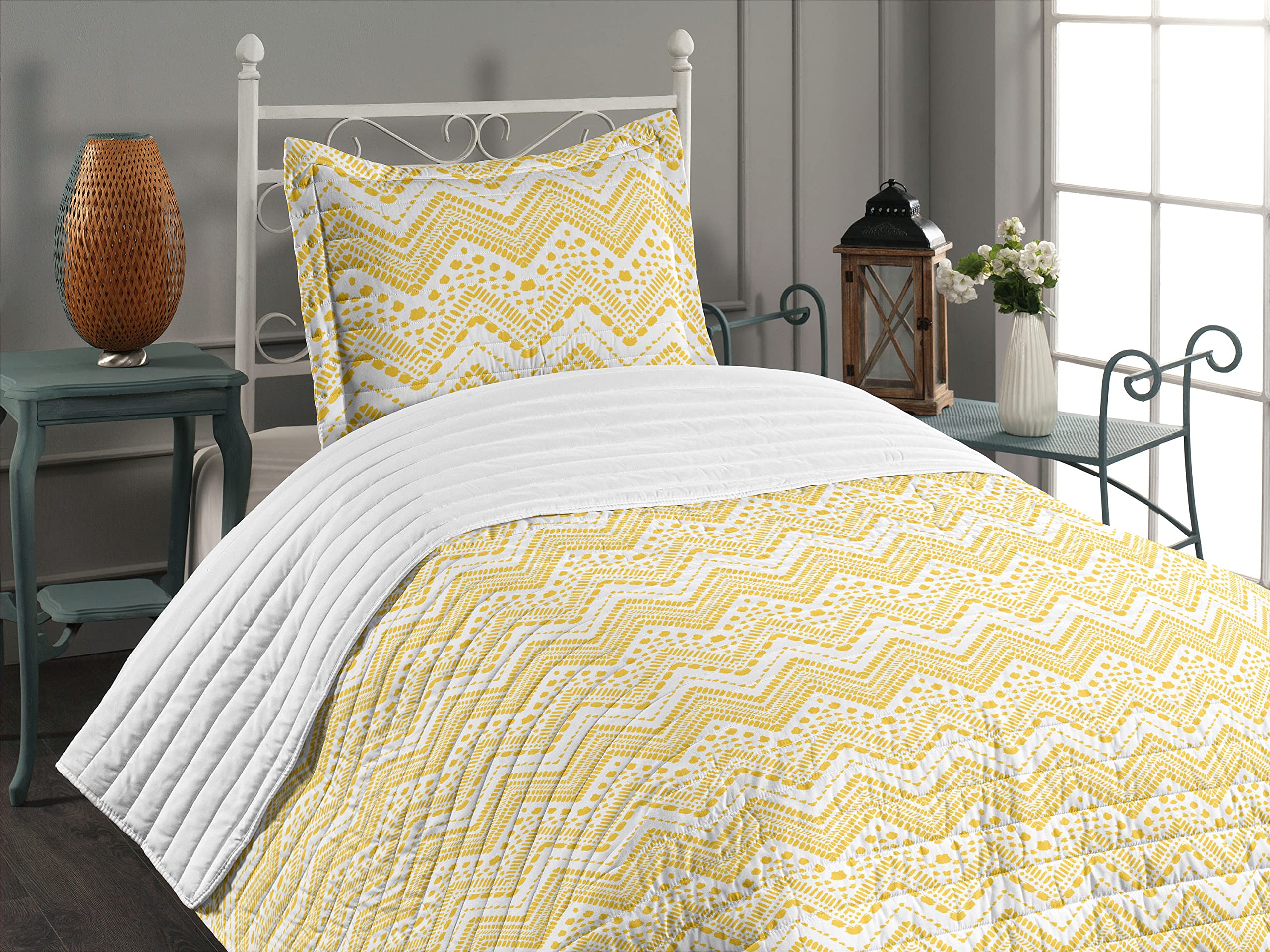 Ambesonne Yellow Chevron Microfiber Bedspread Set - Twin Size Mustard White | Hand Drawn Aztec Pattern with Dashed Lines | Soft Bedding Set Includes Comforter & Pillow Sham | Perfect for Bohemian Bedroom Decor & Guest Room Styling