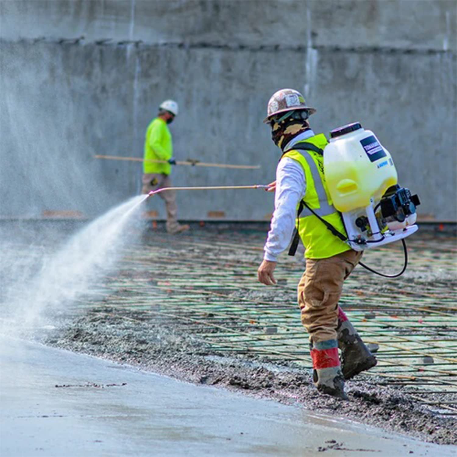 6.5 Gallon Motorized Backpack Concrete Sprayer with Wand & 0.5 GPM Fan Nozzle - Tomahawk Brand for Construction, Masonry & DIY Projects