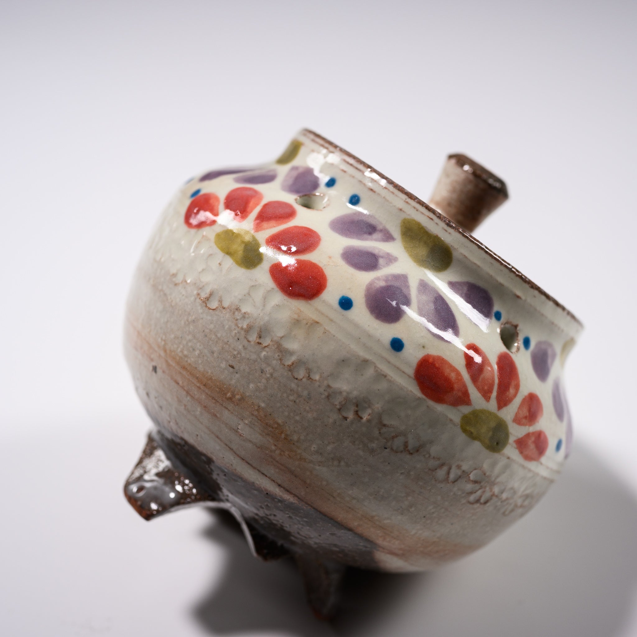 Premium Kyo Kiyomizu Ware Ceramic Incense Burner - Handcrafted Kohiki Hanamishima Design for Home Meditation & Zen Decor | Japanese Traditional Aroma Diffuser for Relaxation & Spiritual Practice