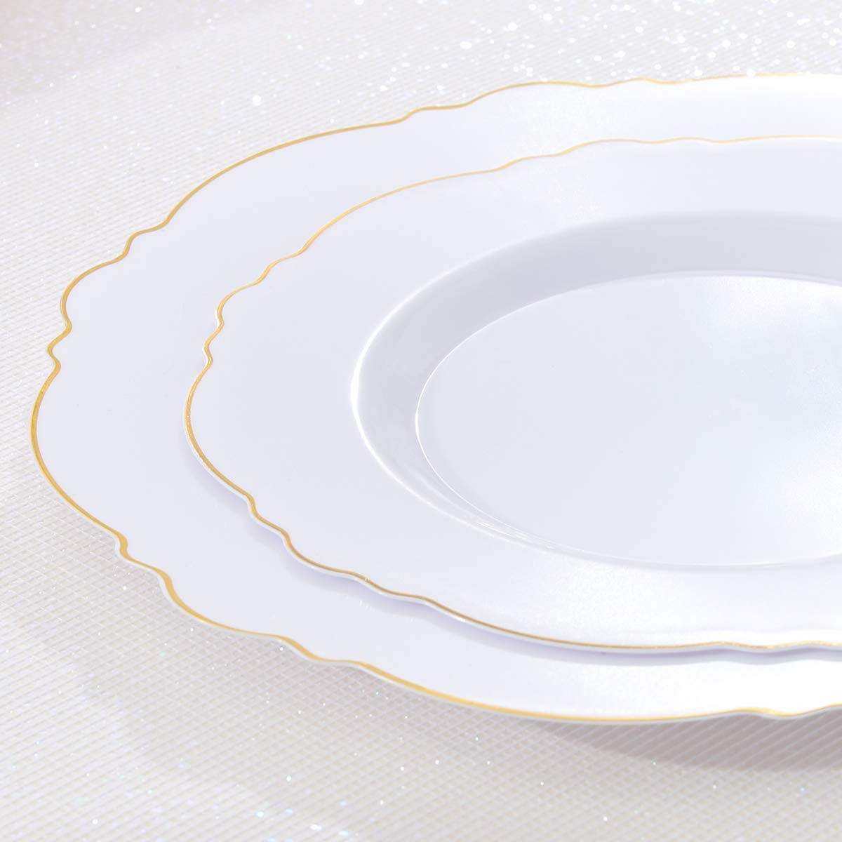 300-Piece Gold Plastic Cutlery Set & 100 Gold Plastic Plates - Elegant Baroque Design for Weddings, Parties, and Luxury Events