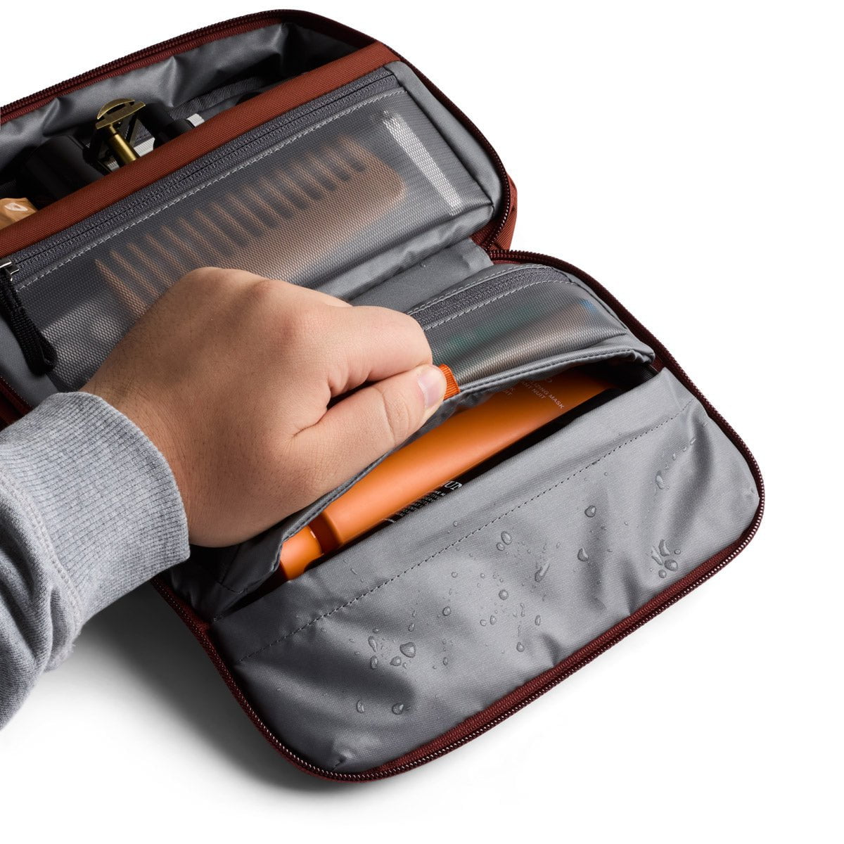 Bellroy Premium Hanging Toiletry Bag for Travel - Water-Resistant Organizer with Multiple Pockets for Toiletries, Cosmetics & Shaving Essentials - Perfect for Camping, Gym & Business Trips