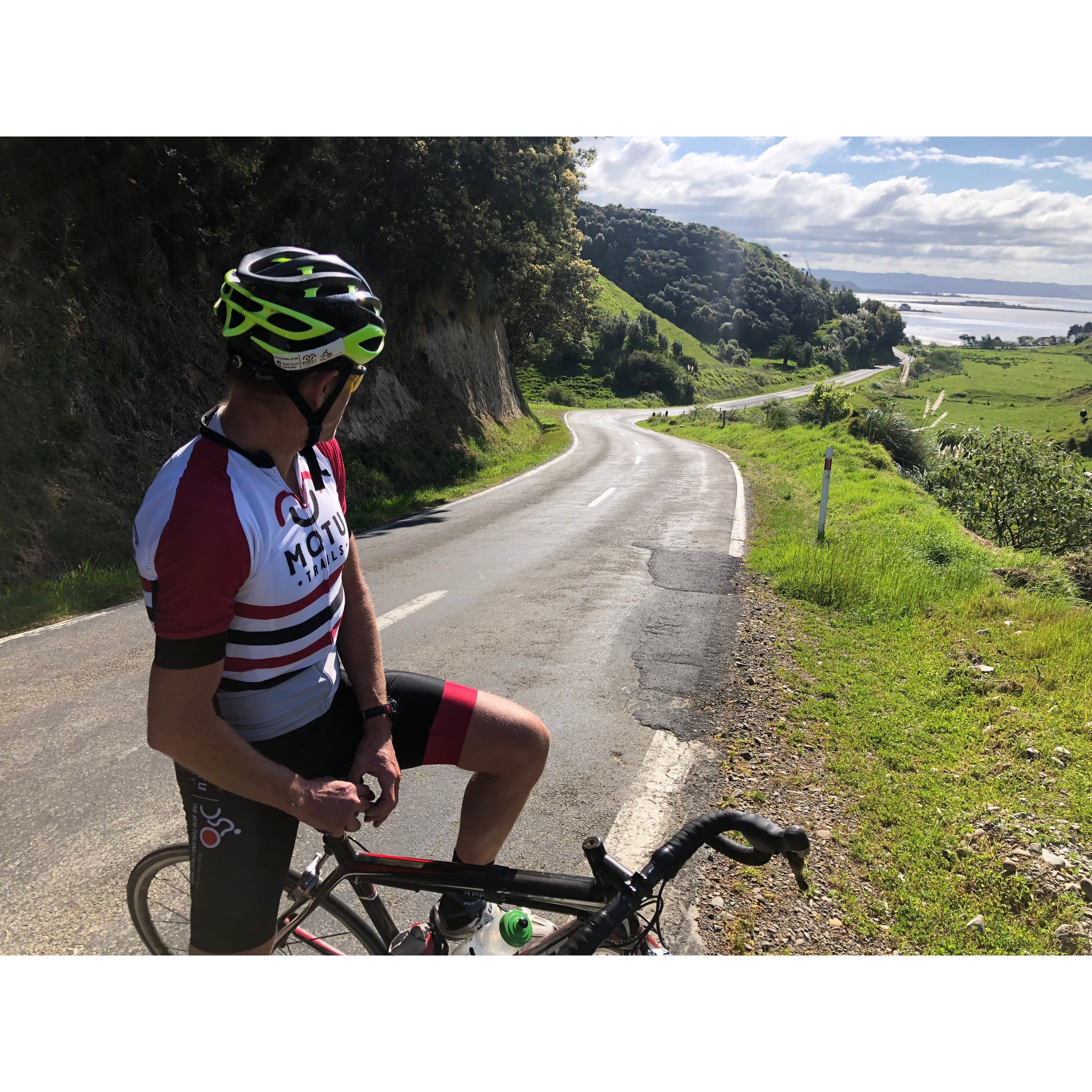 Motu Trails Cycling Kit - Men's & Women's Bike Jersey & Shorts Set - Moisture Wicking, Breathable for Road & Mountain Biking - Perfect for Training, Racing & Outdoor Adventures