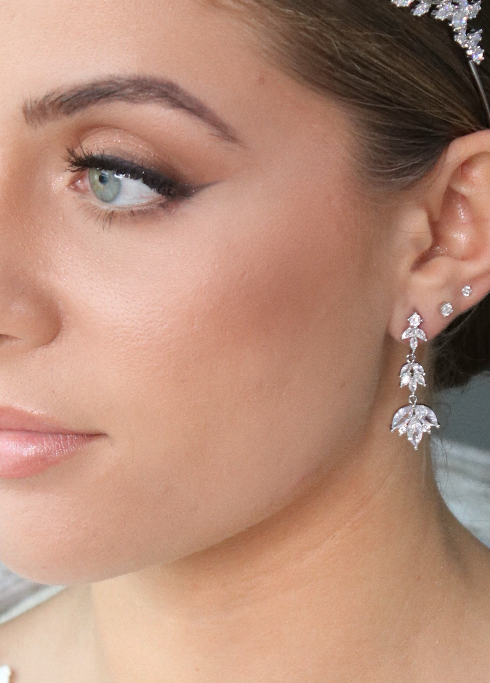 ISSEY Delicate Wedding Earrings for Women - Elegant Pearl & Crystal Bridal Jewelry - Perfect for Weddings, Prom, Anniversary & Formal Events