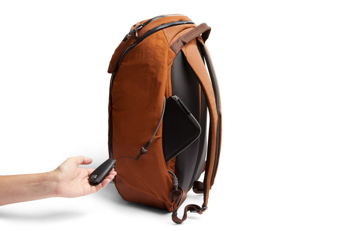 Bellroy Venture Ready Pack 26L - Waterproof Hiking Backpack for Men & Women, Lightweight Travel Daypack with Laptop Sleeve - Perfect for Outdoor Adventures, Commuting & Business Travel
